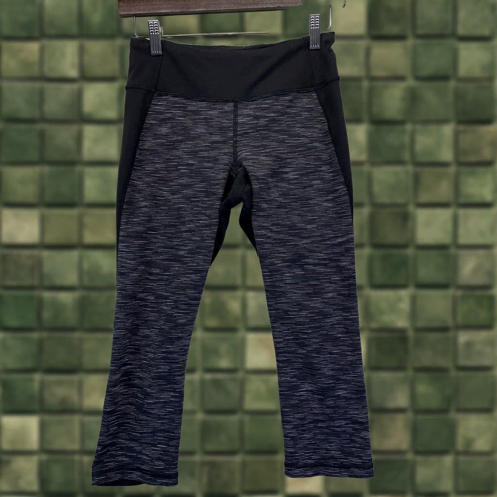 Vintage - Keywords: "Lucy Womens", "Cropped Workout Leggings", "Activewear", "45% FUZZIES, 50% BLACK" are important Size 28" / US 6 / IT 42 - 1 Thumbnail