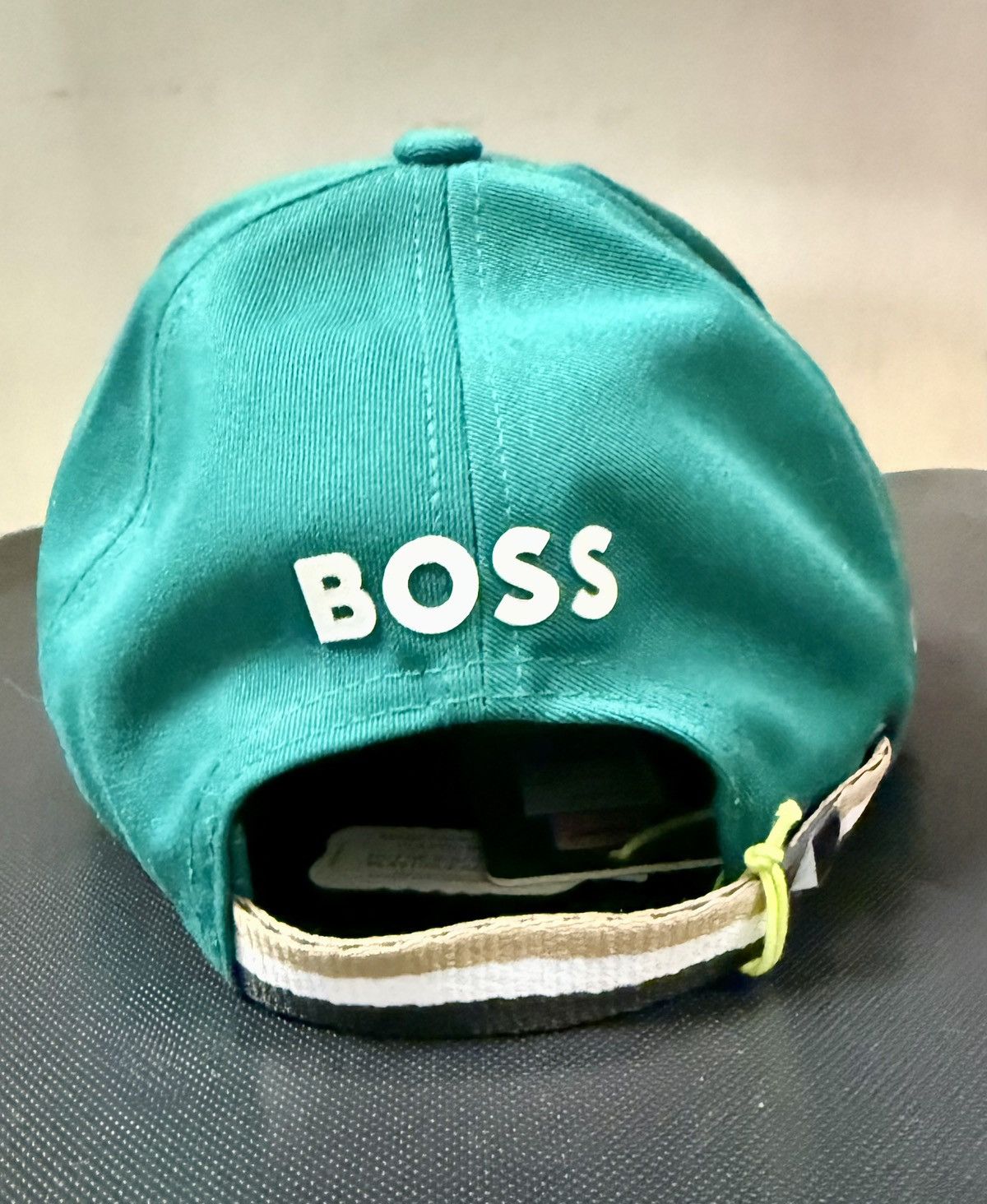 Formula 1 Boss x cognizant® FORMULA ONE TEAM aramco Size ONE SIZE - 4 Thumbnail