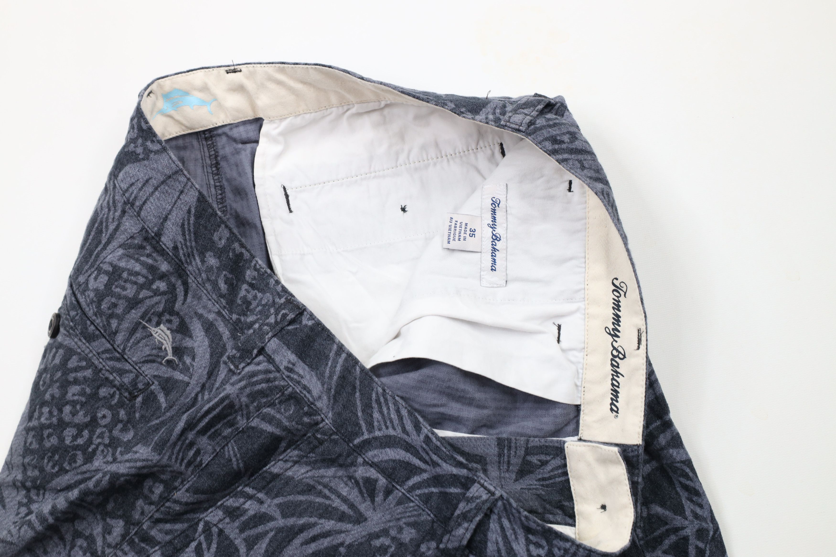 Tommy Bahama × Vintage Vintage Tommy Bahama Blend Pineapple Above Knee Shorts Gray Size US 35 - 6 Thumbnail