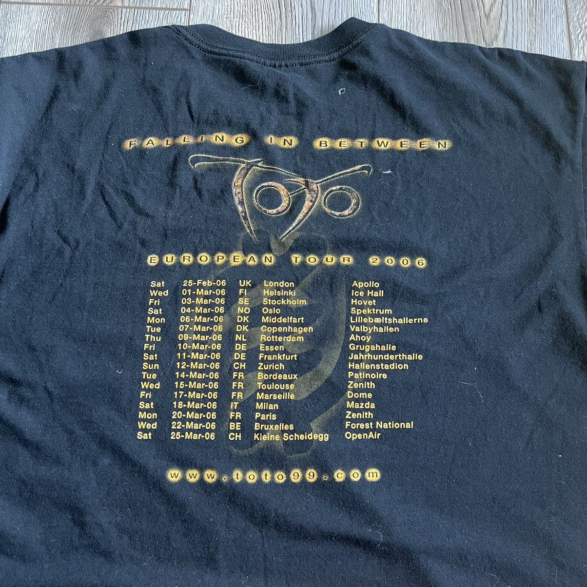 Band Tees × Fruit Of The Loom × Vintage Toto Falling in between 2006 merch Size US XL / EU 56 / 4 - 3 Thumbnail