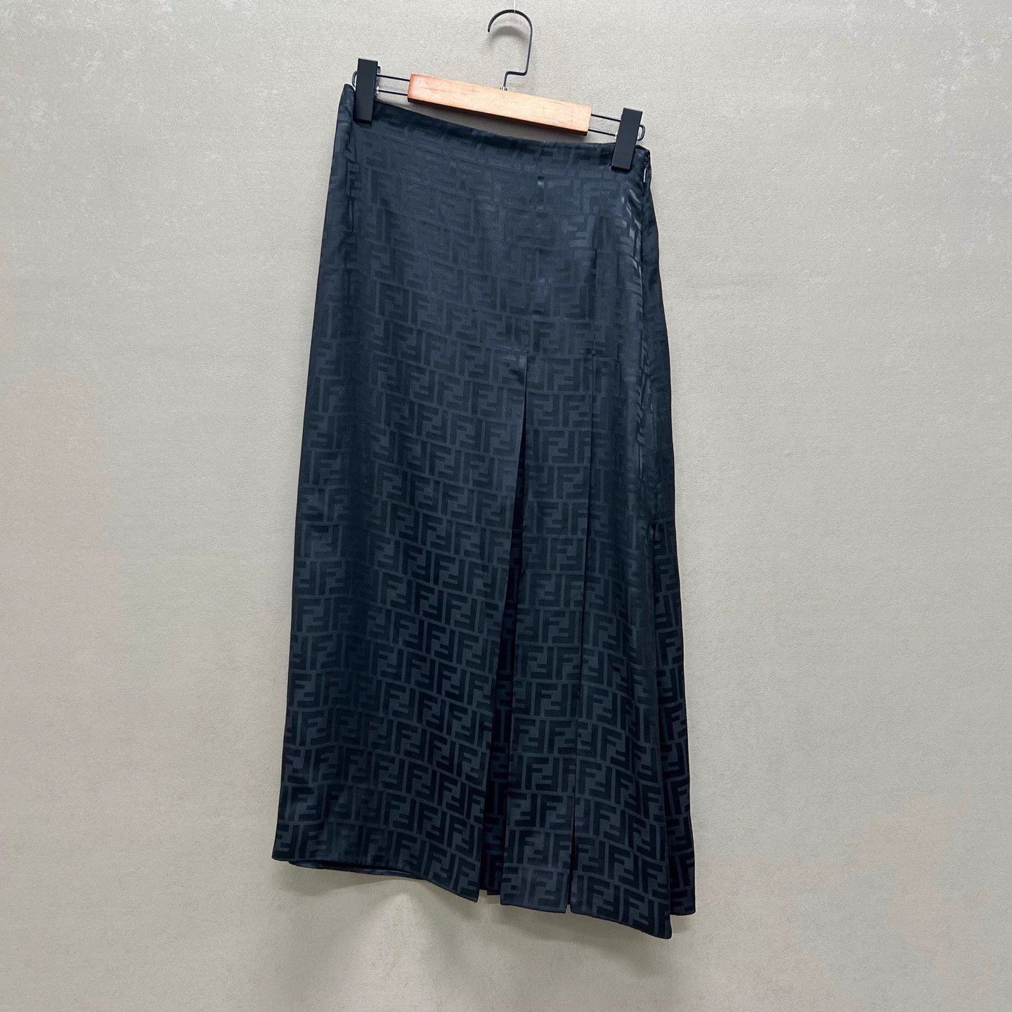 Fendi FENDI High-Waist Logo Allover A-Line Midi Skirt 38 Size 26" / US 2 / IT 38 - 1 Thumbnail