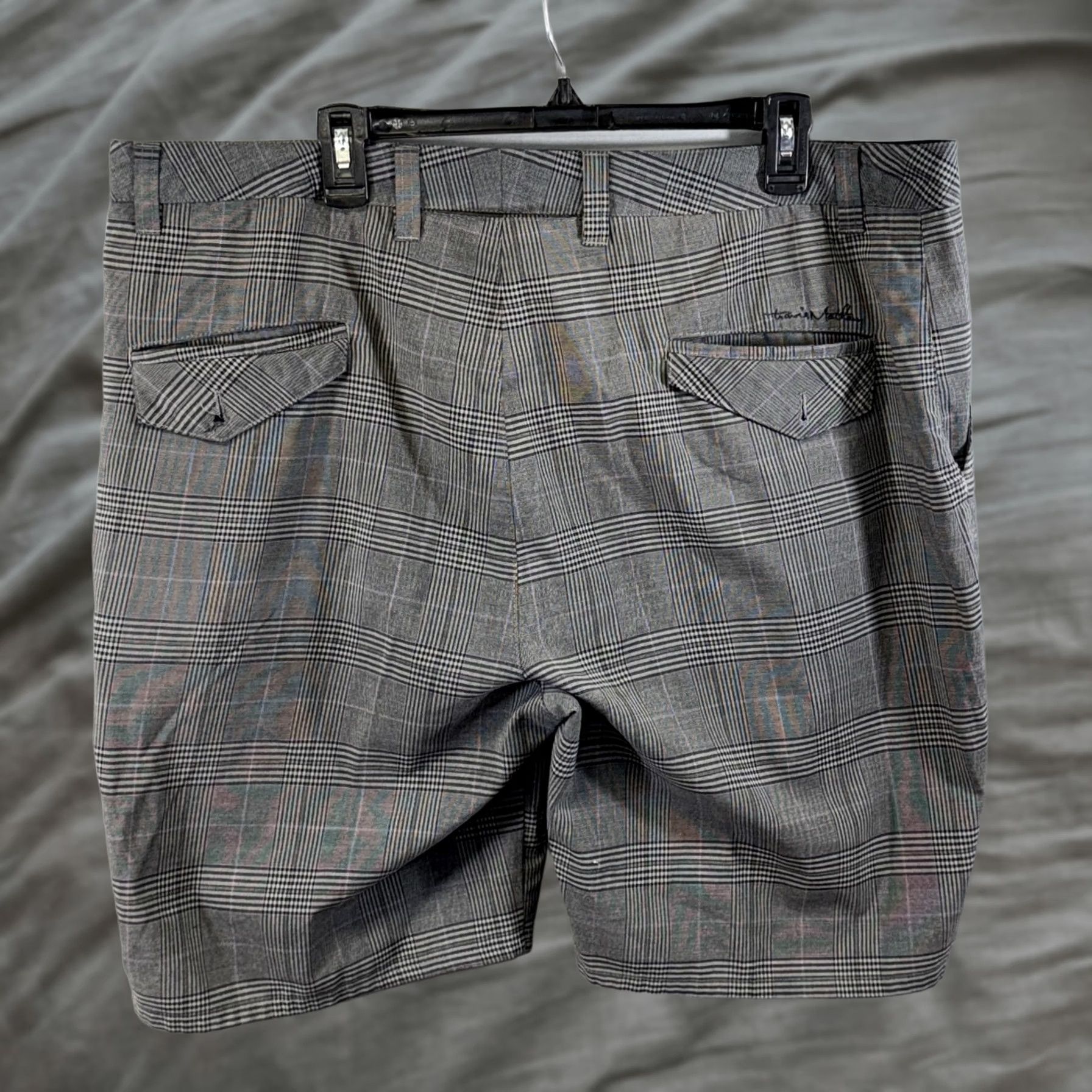 TravisMathew VINTAGE Travis Mathew Shorts Mens 40 Gray Plaid Golf Stretch Performance Casual Dress Size US 40 / EU 56 - 1 Thumbnail