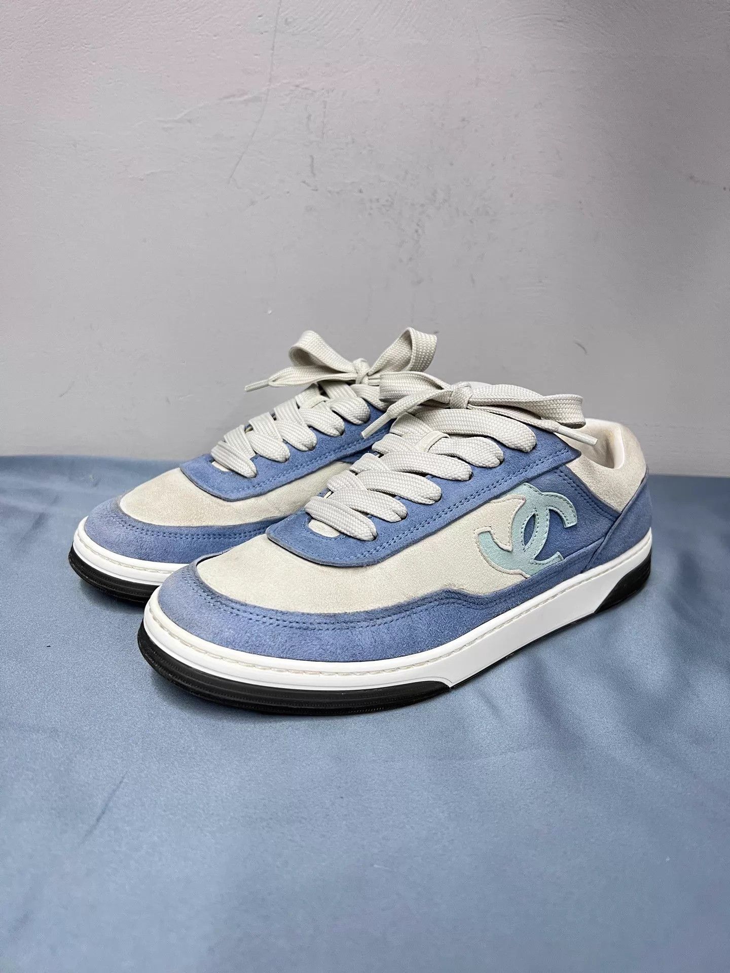 Chanel Chanel 23P White Blue Low-Top Sneaker 37 BF5017 Size US 6.5 / IT 36.5 - 1 Thumbnail