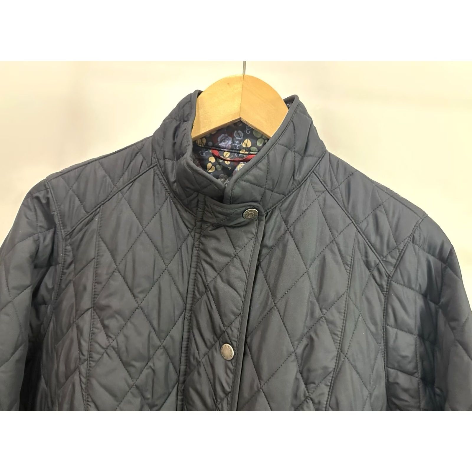 Barbour Barbour Jacket Quilted Navy Floral Lined Belted Size 12 Womens USA 12 UK 16 Ships Barbour Quilted Jacket Womens Navy Floral Belted Size 12 US 12 UK 16 Size XL / US 12-14 / IT 48-50 - 7 Thumbnail
