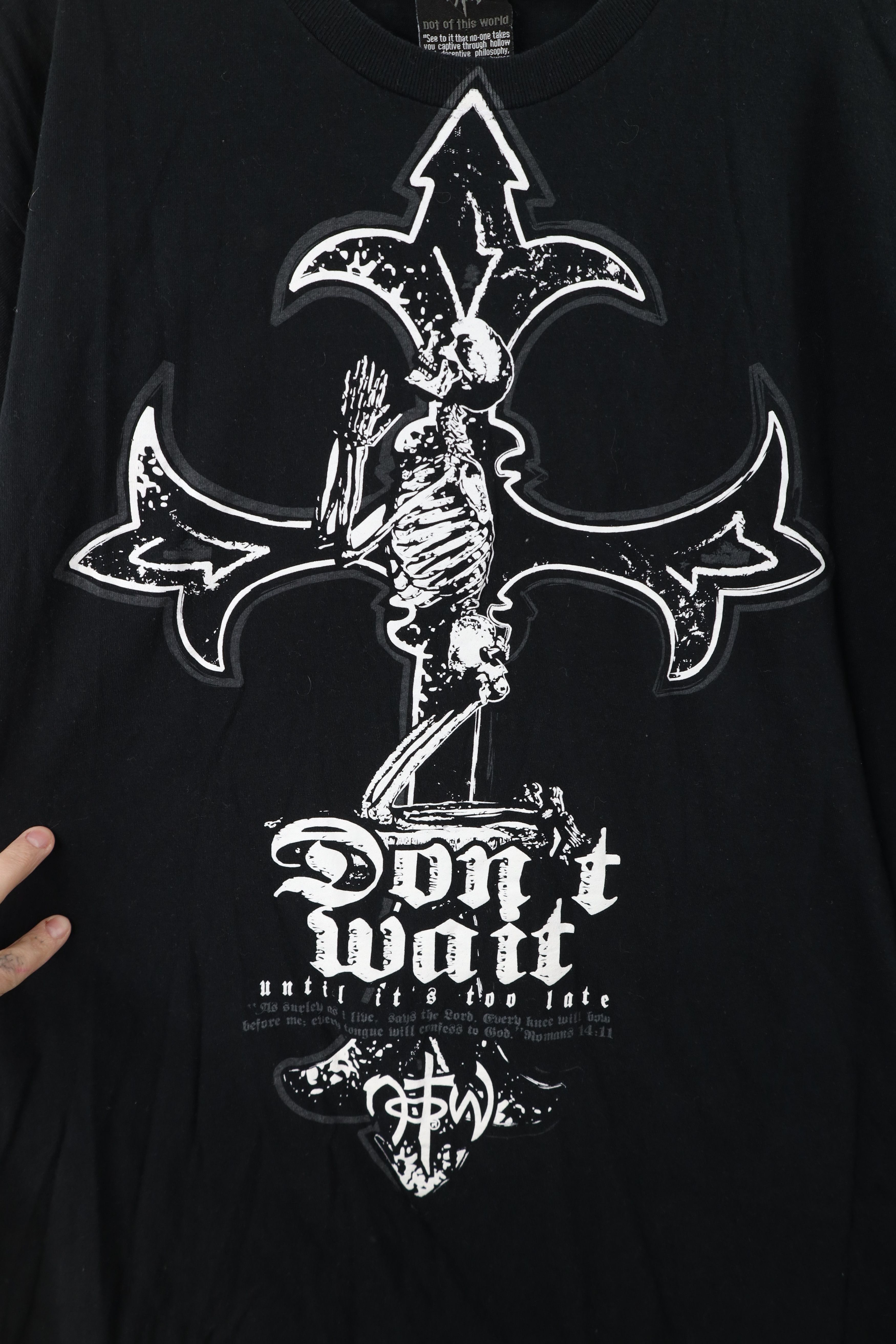 Vintage Vintage Y2K Streetwear Christian Skeleton Cross T-Shirt Size US L / EU 52-54 / 3 - 4 Thumbnail