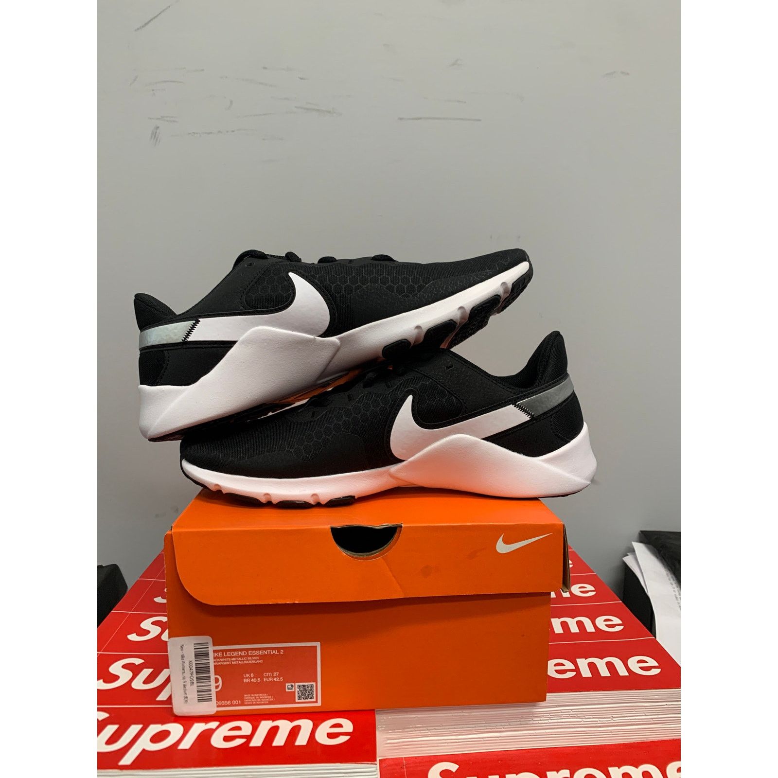 Nike Nike Legend Essential 2 Black White Q9356-001 Mens Size 9 Size US 9 / EU 42 - 5 Thumbnail