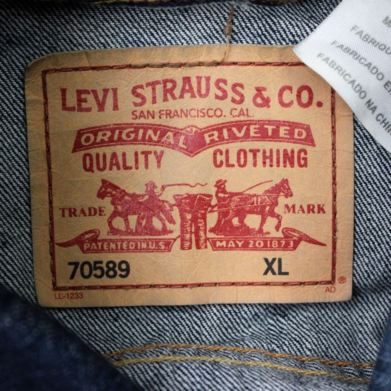 Levi's Levi's Trucker Jacket Mens XL Denim Blue 90s Rockabilly Workwear Whiskering Button Front Pockets Short Length Chest 46 in Regular Fit 70589 Size US XL / EU 56 / 4 - 6 Thumbnail
