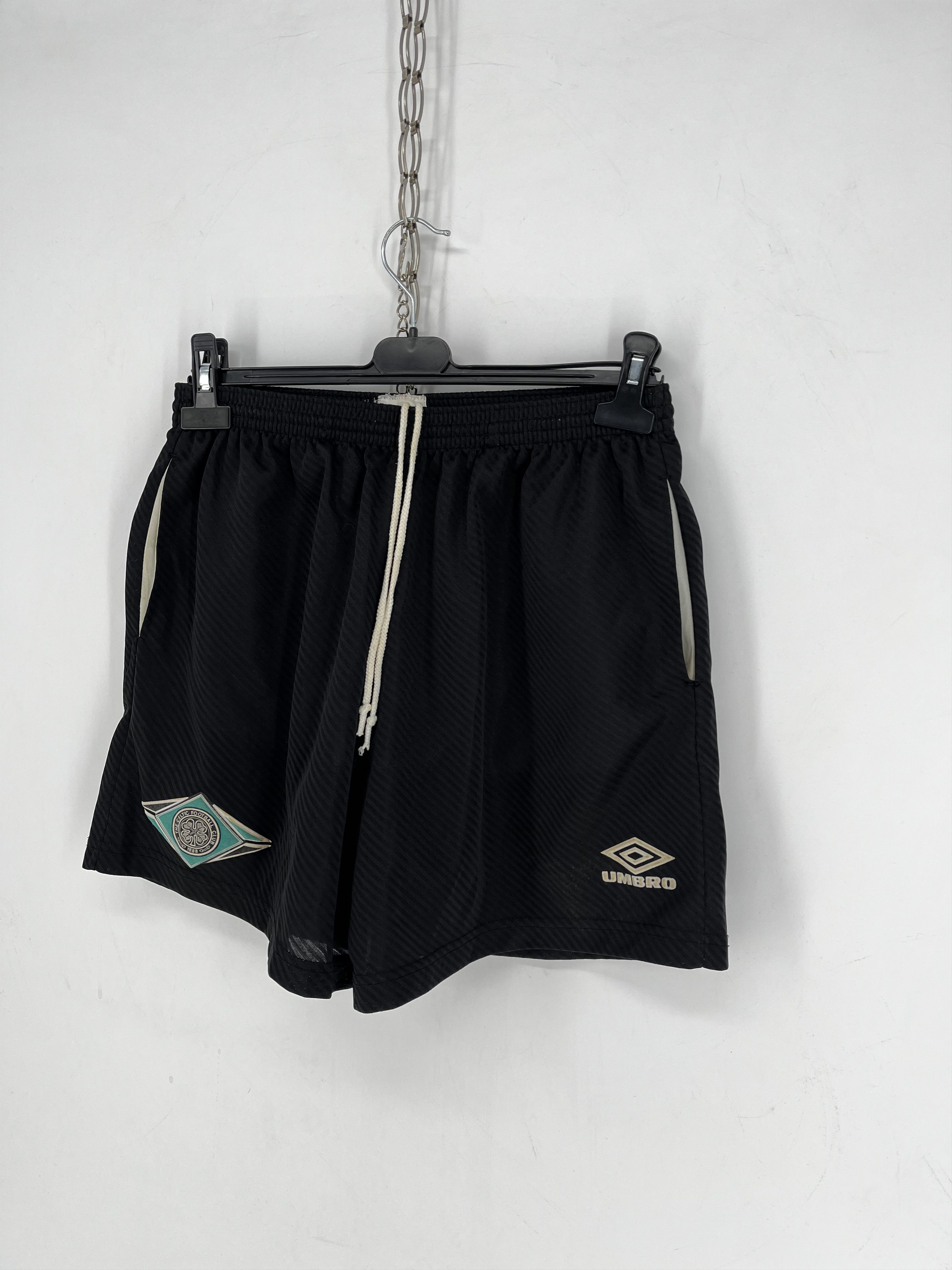 Umbro CELTIC 90s TRAINING FOOTBALL SOCCER SHORTS UMBRO Size US 34 / EU 50 - 3 Thumbnail