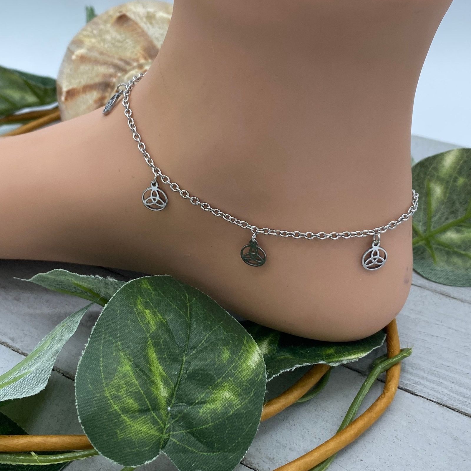 The Unbranded Brand Stainless Steel Anklet With Celtic Triquetras Size ONE SIZE - 1 Thumbnail