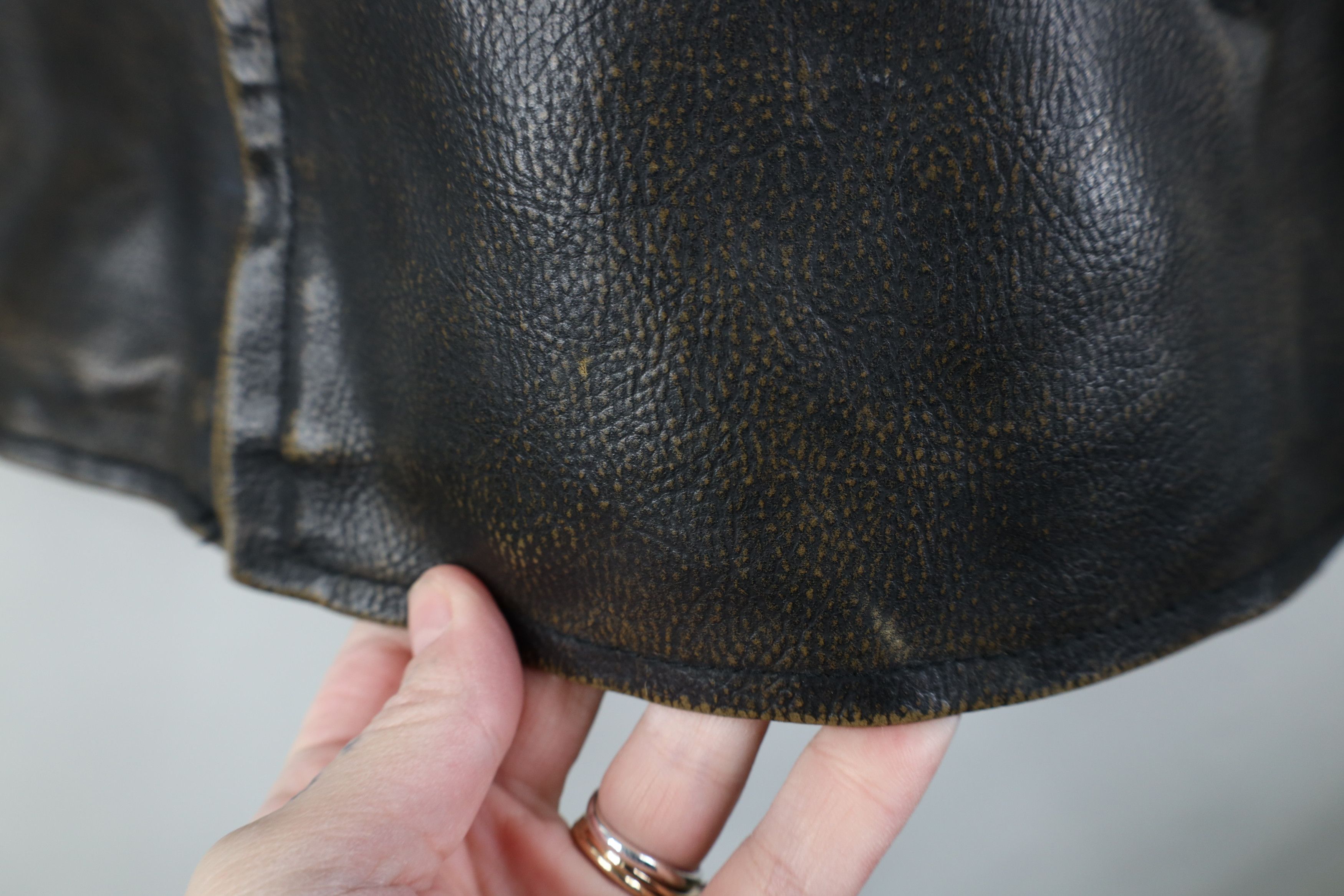 Vintage Vintage 90s Streetwear Quilted Faux Leather Jacket Brown Size US L / EU 52-54 / 3 - 4 Thumbnail
