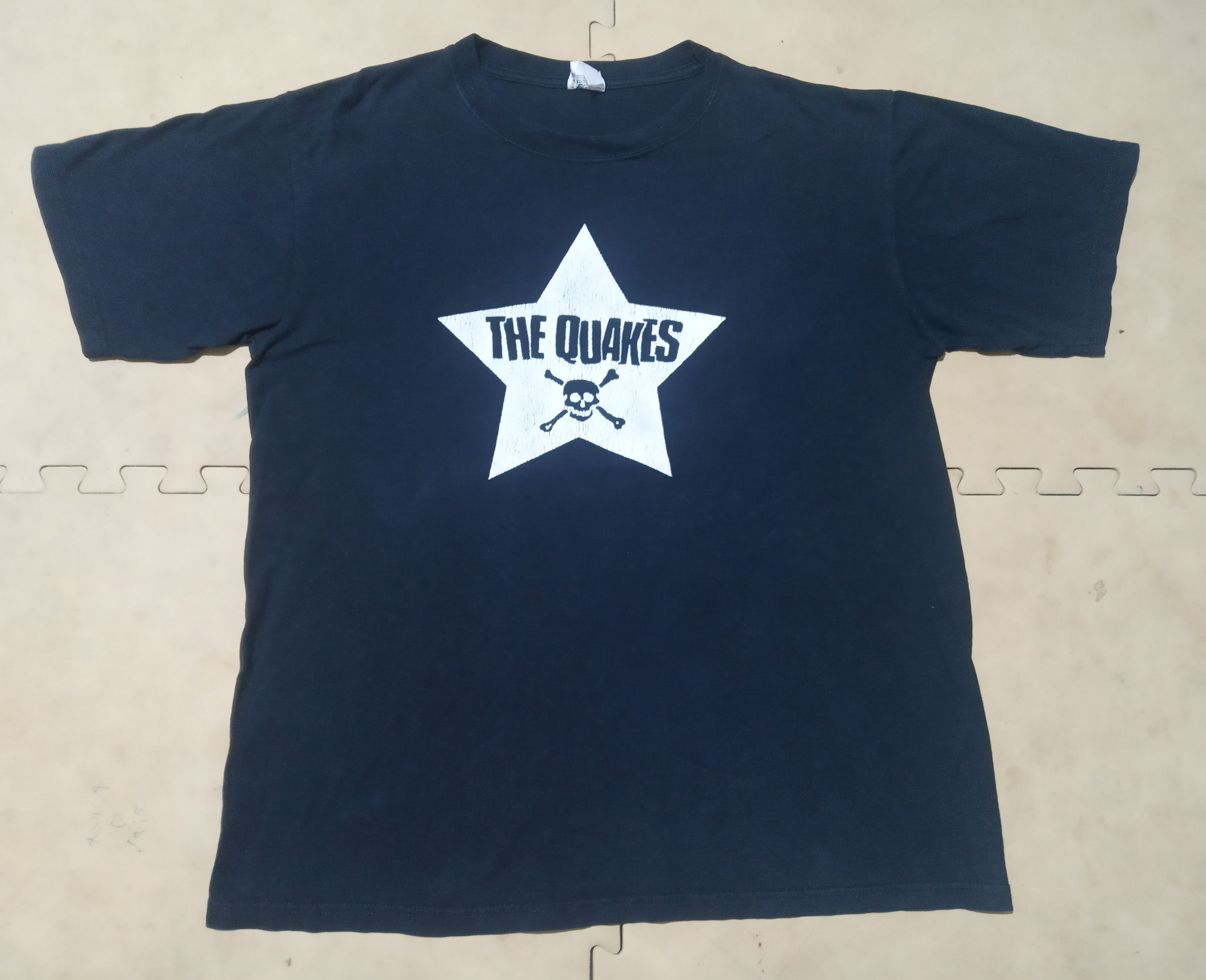 Band Tees The Quakes "Japan Rock 2005" Size US M / EU 48-50 / 2 - 1 Thumbnail