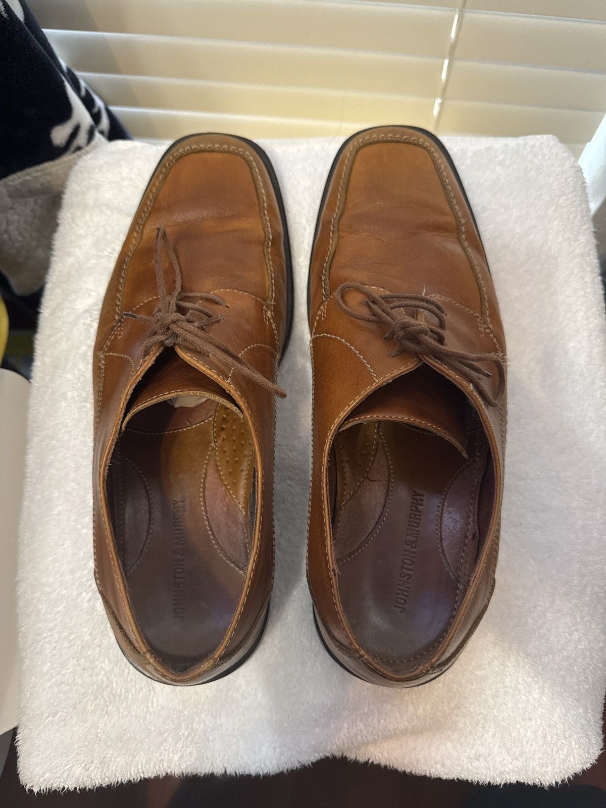 Johnston & Murphy Johnston and Murphy tan size 9.5 lace up dress shoes Size US 9.5 / EU 42-43 - 2 Thumbnail