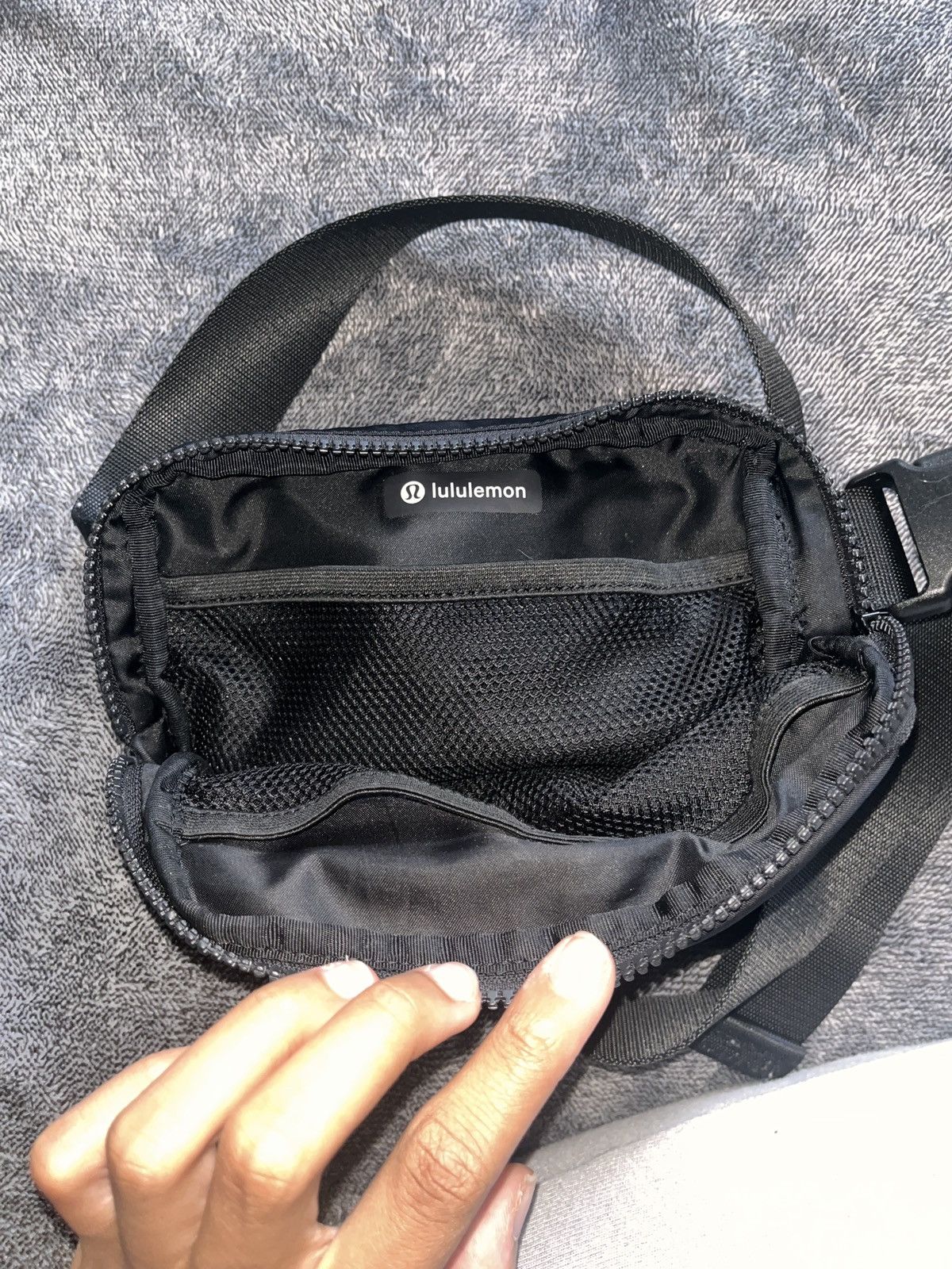 Lululemon Black Lululemon Belt Bag 1L Size ONE SIZE - 4 Thumbnail