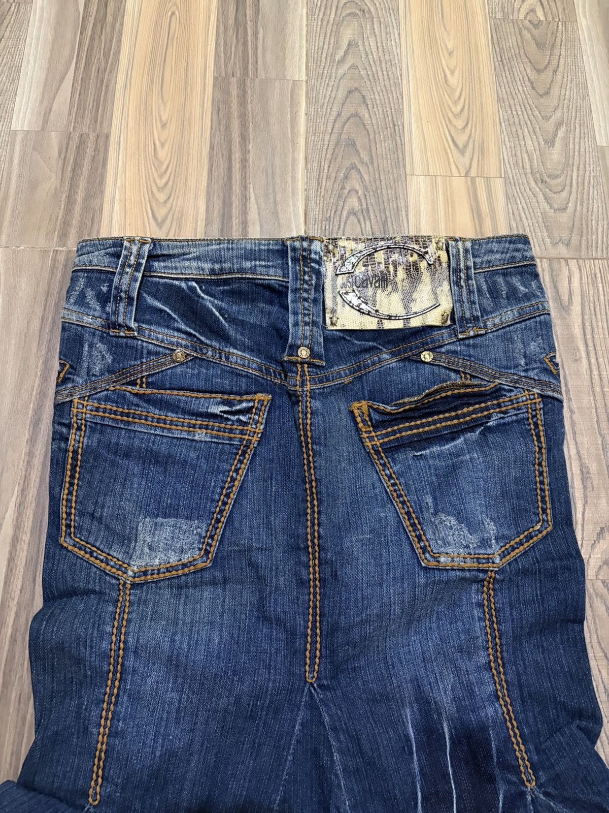 Just Cavalli JUST CAVALLI TURTLE SNAKE DENIM SKIRT Size 28" / US 6 / IT 42 - 2 Thumbnail