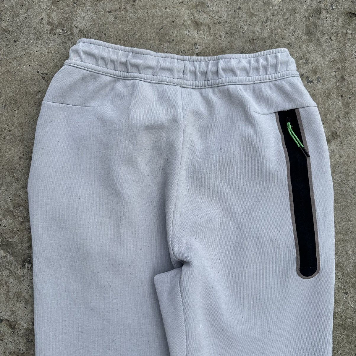 Nike Vintage Nike Tech Fleece Joggers Pants Y2K 00s USA Size S Size US 30 / EU 46 - 9 Thumbnail