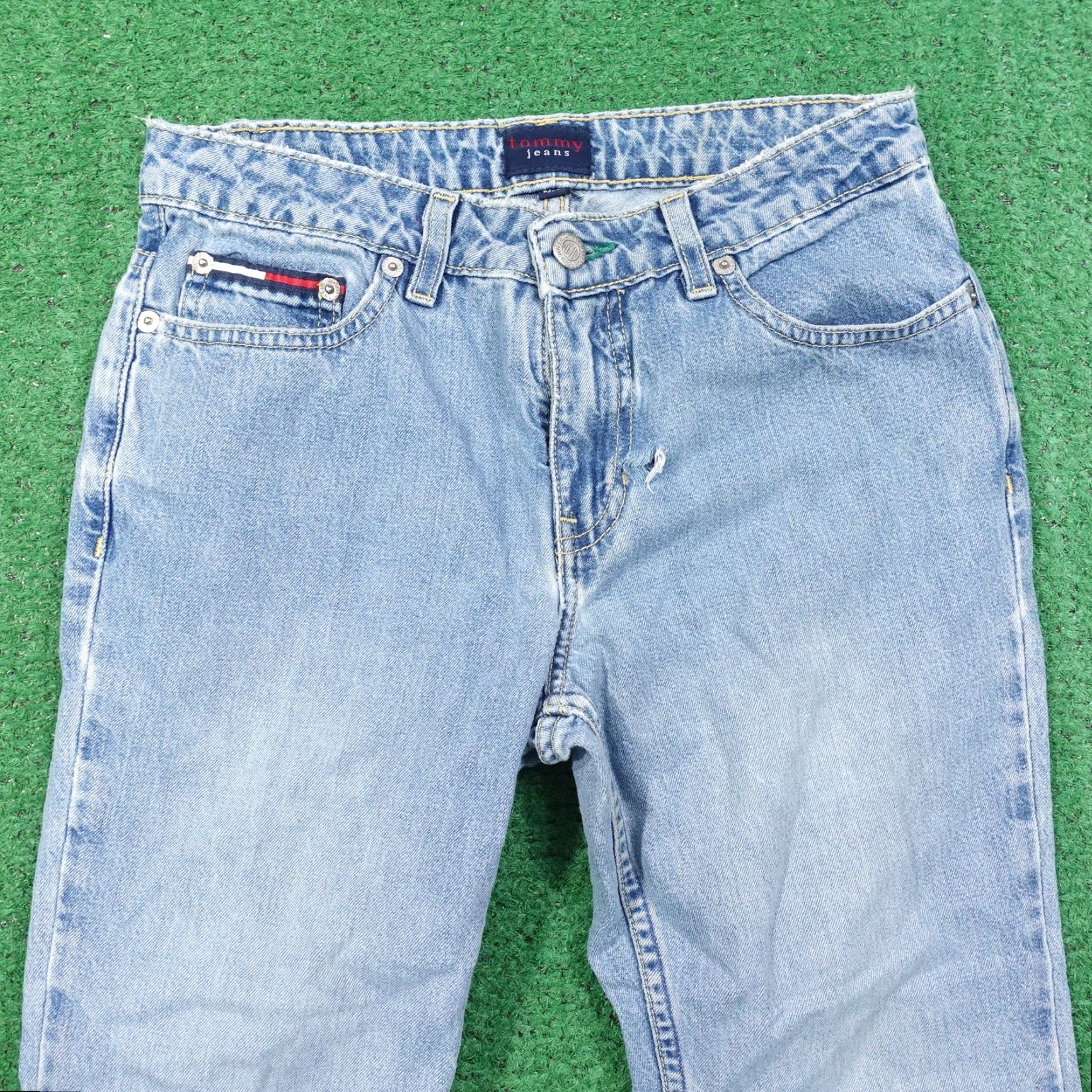 Tommy Hilfiger Vintage Tommy Hilfiger Women's Blue Bootcut Jeans Size 5 Regular Fit 28x28 Denim 90s Size 27" / US 4 / IT 40 - 2 Thumbnail