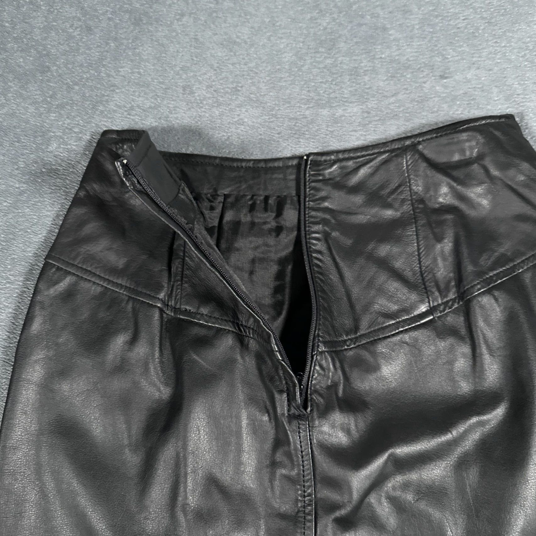 Vintage VINTAGE Pelle Cuir Skirt Womens 6 Black Leather Pencil Knee Length High Waist Lined Zip Womens 6 Black Leather Pencil Knee Length High Waist Lined Zip Size 28" / US 6 / IT 42 - 6 Thumbnail