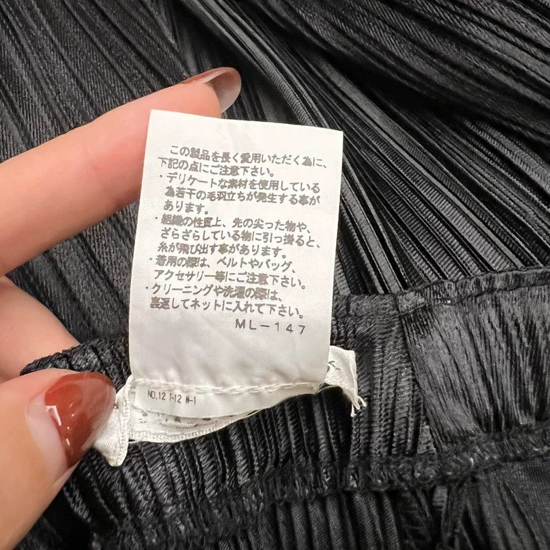 Issey Miyake Issey Miyake Honor black skirt Size 25" / US 0 / IT 36 - 4 Thumbnail
