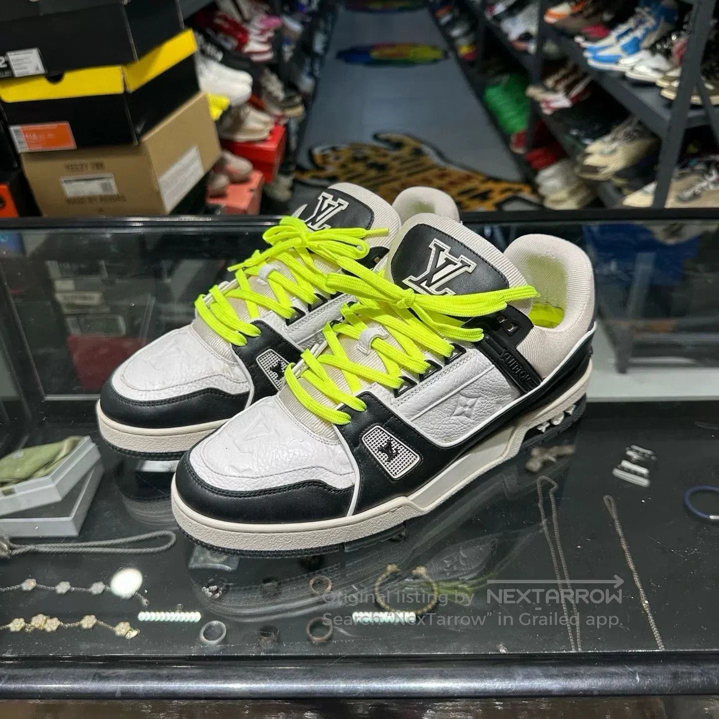 Louis Vuitton Louis Vuitton Trainer Black White Emboss. Size US 10.5 / EU 43-44 - 1 Thumbnail