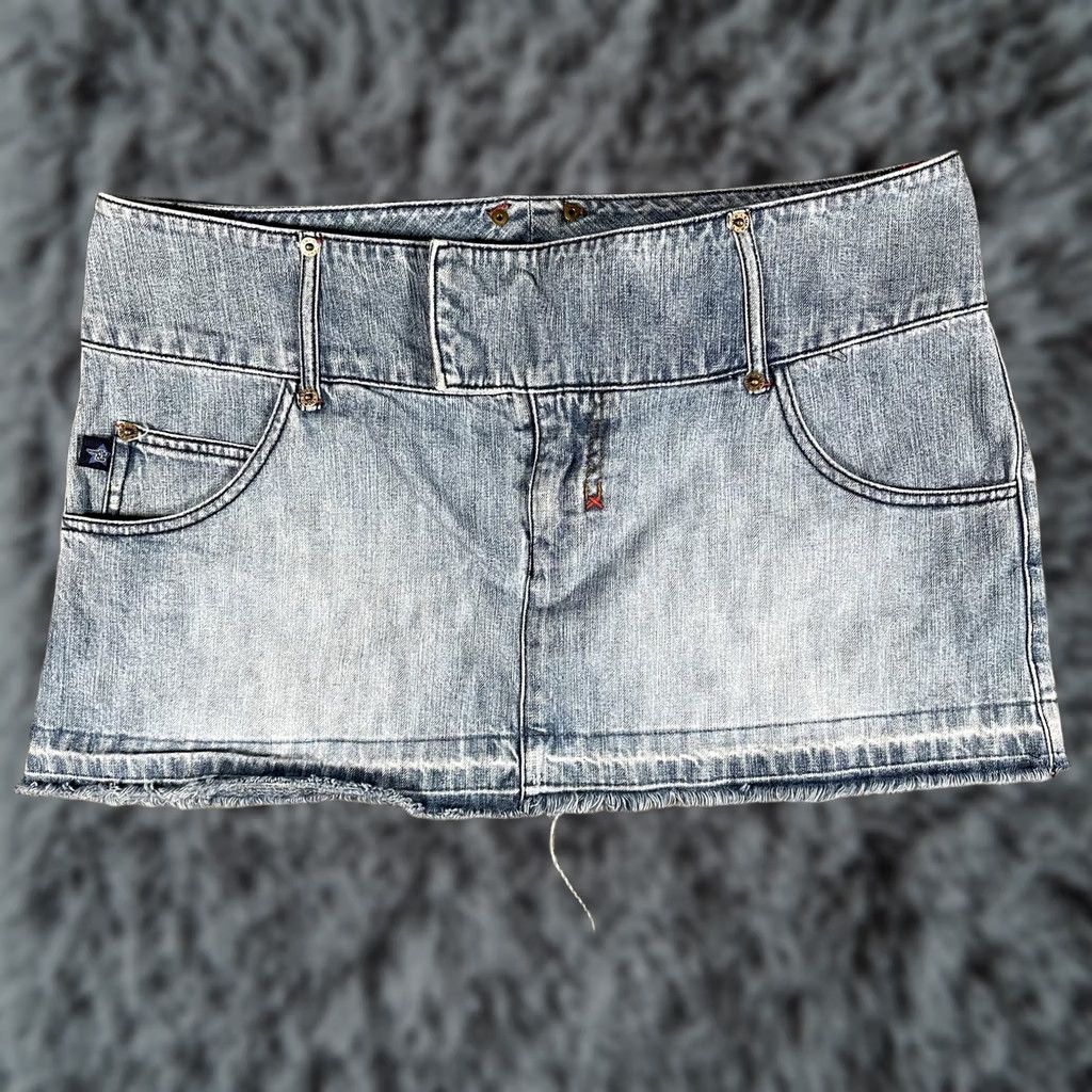 Denime VINTAGE Tyte Blue Denim Mini Skirt 9 Juniors Short With Raw Hem Embroidered Pockets Y2K Summer Womens/Teens Size 30" / US 8 / IT 44 - 1 Thumbnail