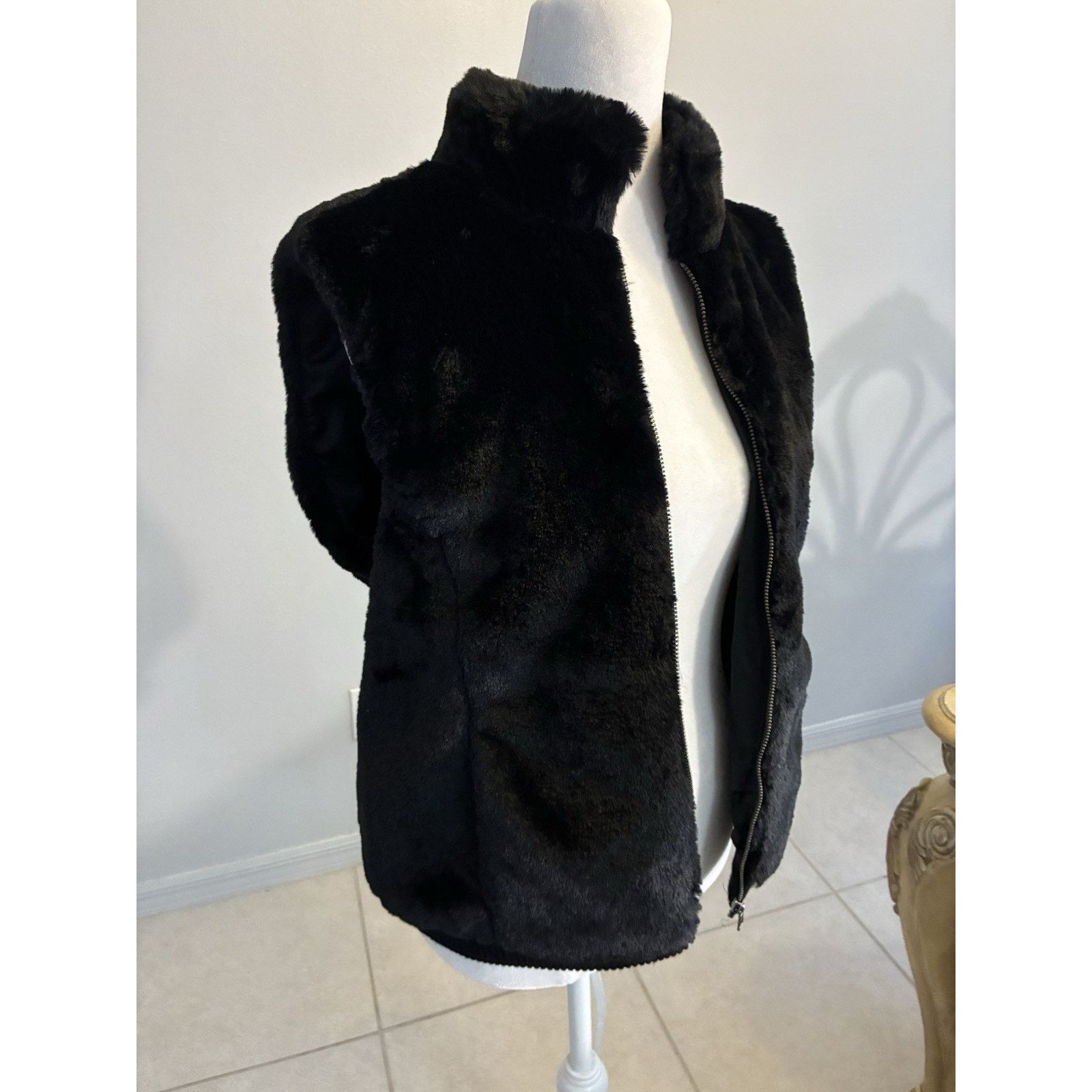 Talbots NEW Talbots Faux Fur Vest S Black Sleeveless Luxury Minimal Size S / US 4 / IT 40 - 16 Thumbnail