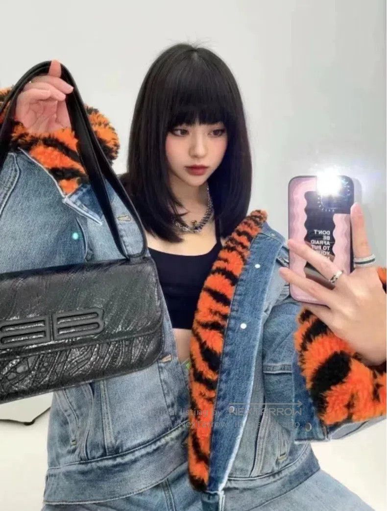 Balenciaga Balenciaga Tiger Pattern Two-Way Wearable Fur Size US M / EU 48-50 / 2 - 9 Thumbnail