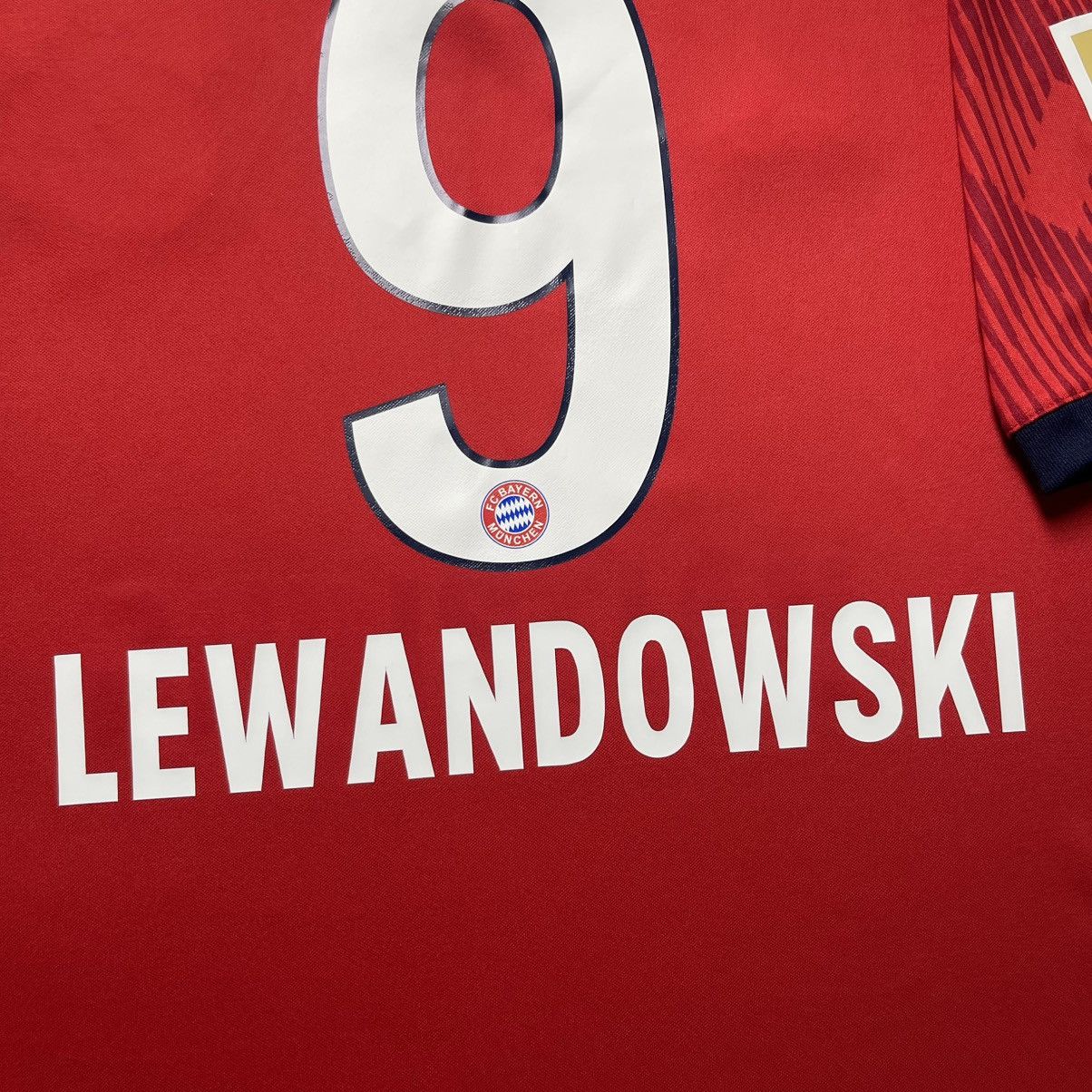 Vintage BAYERN ADIDAS 2018/2019 FOOTBALL HOME JERSEY #9 LEWANDOWSKI Size US XL / EU 56 / 4 - 9 Thumbnail