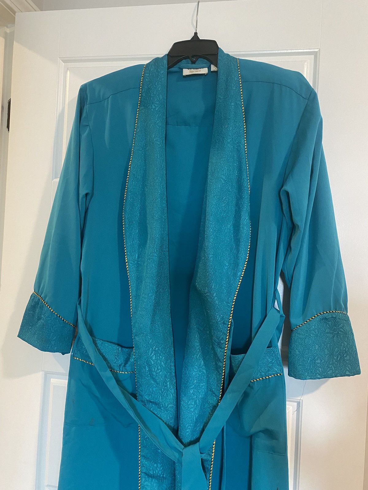 Victoria's Secret Victoria Secret! Gold label robe Size ONE SIZE - 1 Thumbnail