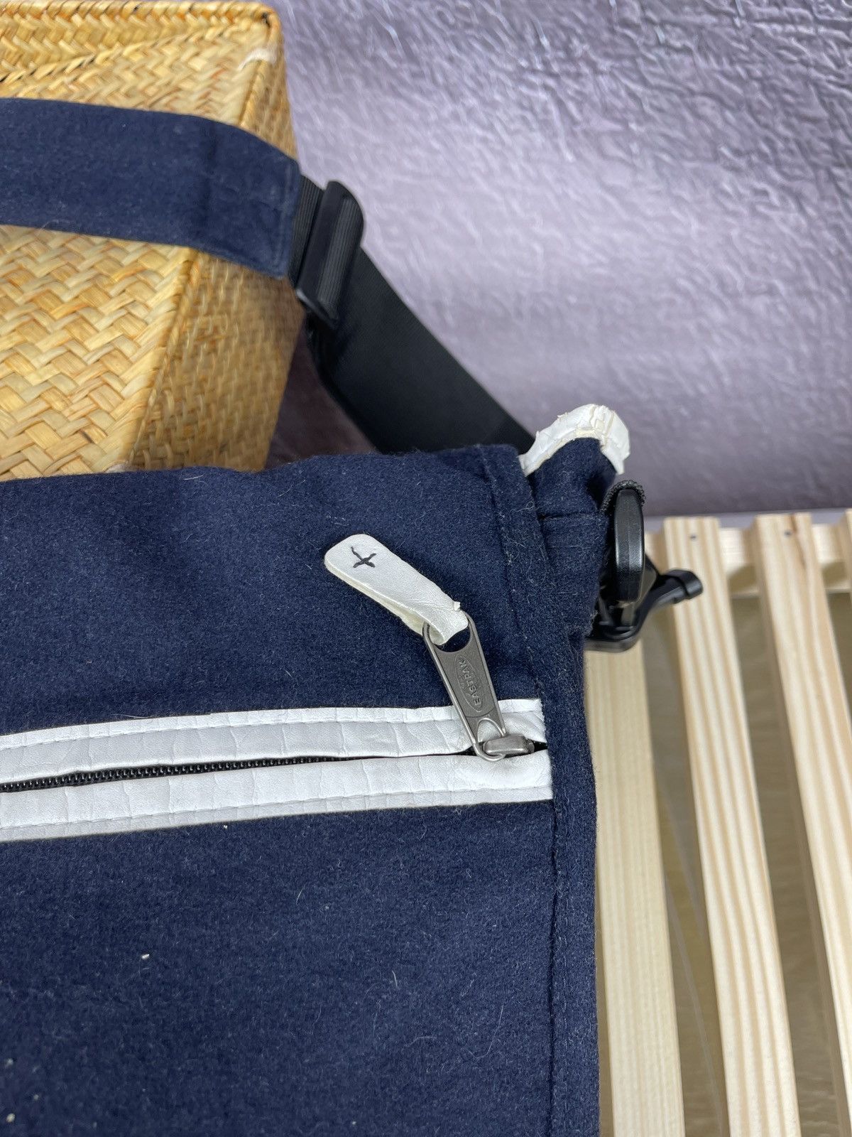 Eastpak Eastpak Delegate vintage logo blue navy crossbody bag Size ONE SIZE - 9 Thumbnail