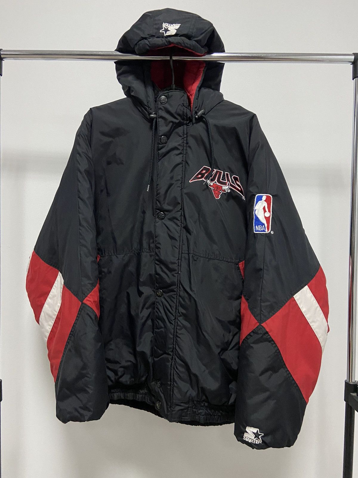 NBA × Vintage Chicago Bulls 90s Vintage Big Logo Puffer Jacket Nylon NBA Size US XL / EU 56 / 4 - 2 Thumbnail