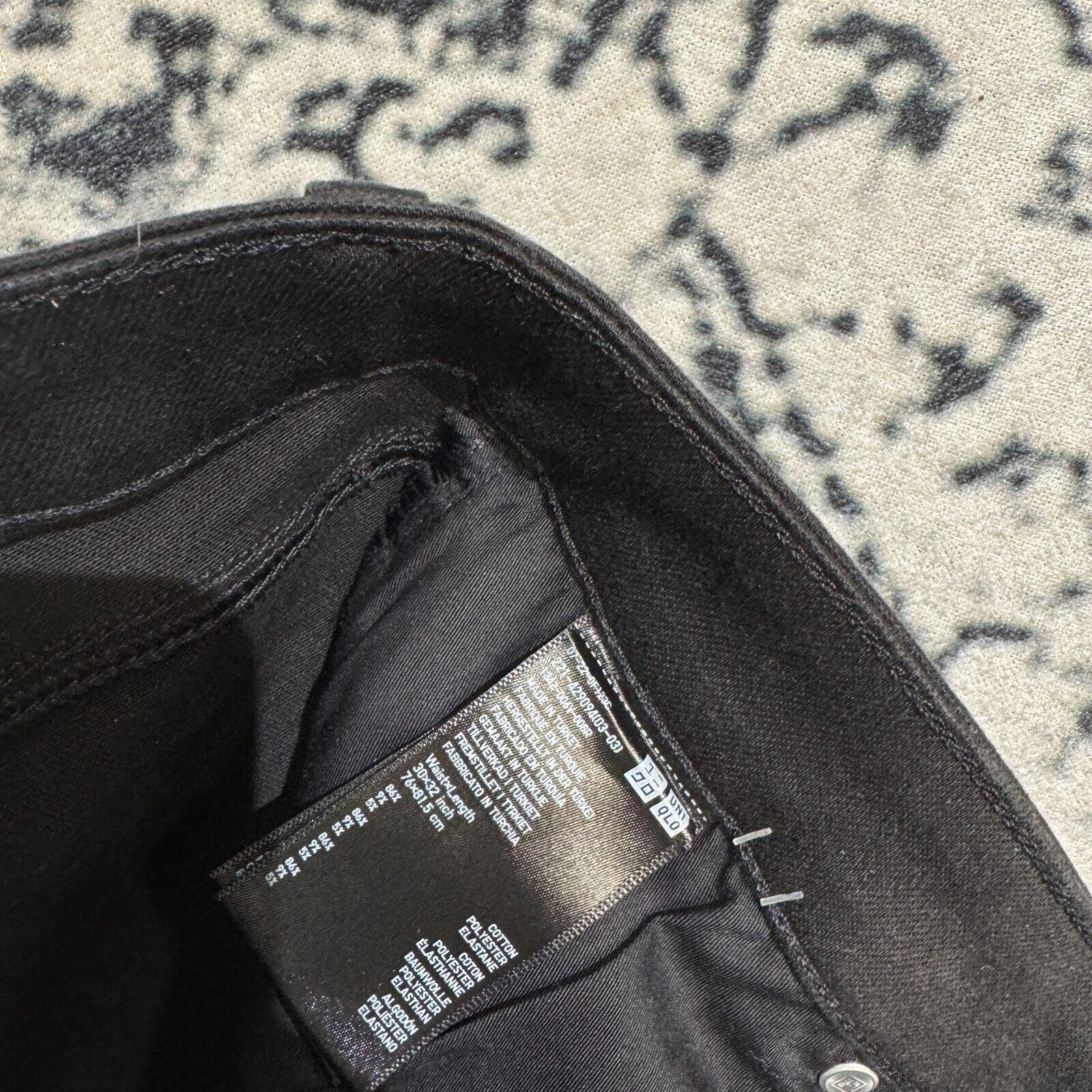 Uniqlo Vintage Uniqlo Unisex Black Cotton Denim Pants Size W31 Size US 31 - 8 Thumbnail