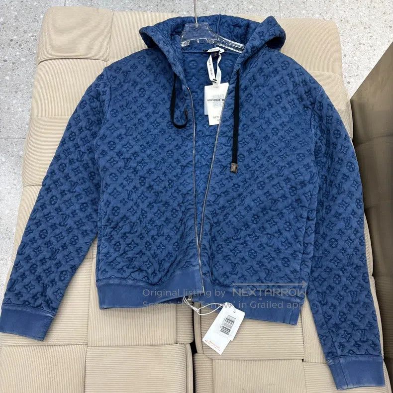 Louis Vuitton Louis Vuitton Blue cotton hooded zippered jacket embossed Size US XS / EU 42 / 0 - 1 Thumbnail