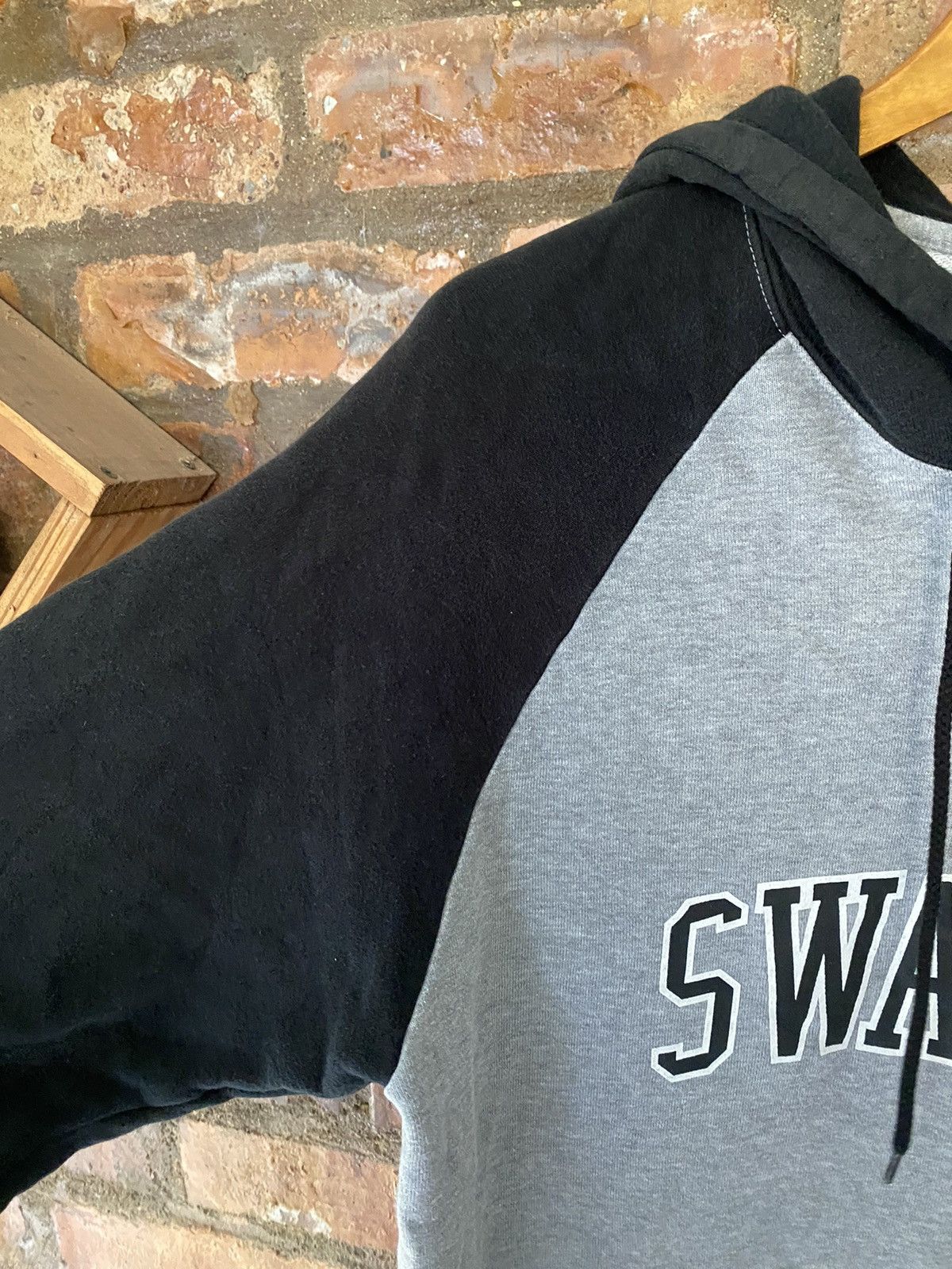 Swagger 2000s Swagger raglan spell out hoodie Size US L / EU 52-54 / 3 - 5 Thumbnail