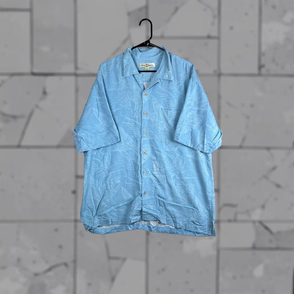 Tommy Bahama VINTAGE Tommy Bahama Shirt Mens XL Blue Silk Hawaiian Short Sleeve Button One Olive Size US XL / EU 56 / 4 - 1 Thumbnail