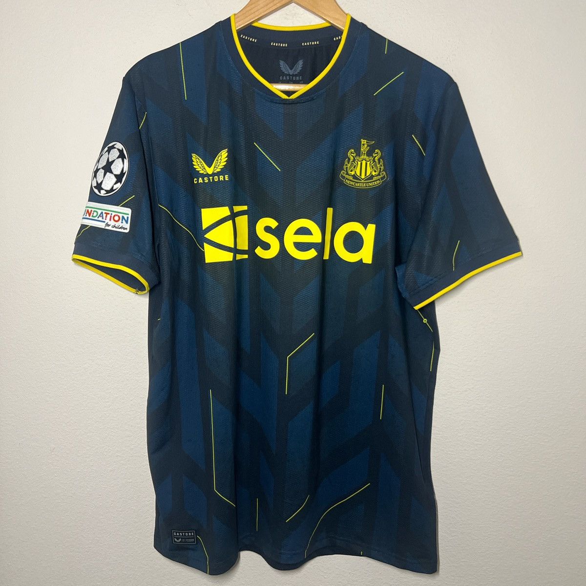 Castore Newcastle 2023-2024 Third Jersey UCL | Vintage Soccer Size US L / EU 52-54 / 3 - 1 Thumbnail