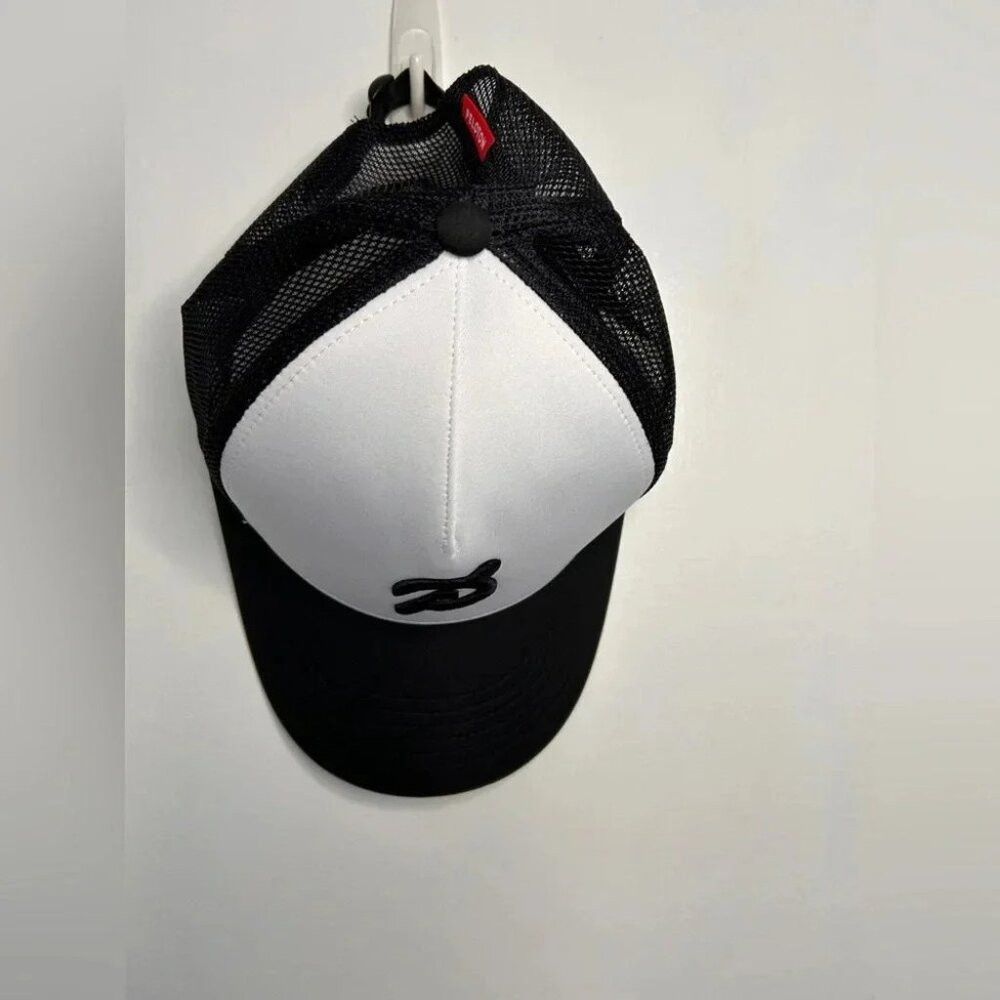 Peloton BNWT Peloton Black and White AdjustableTrucker Hat O/S Size ONE SIZE - 2 Thumbnail