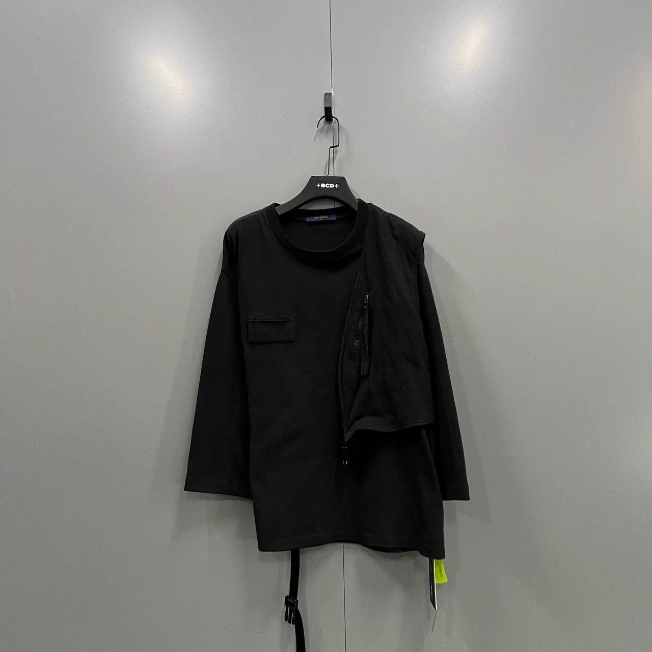 Louis Vuitton lv black color block long sleeve vest XL 95 new Size XL / US 12-14 / IT 48-50 - 1 Thumbnail