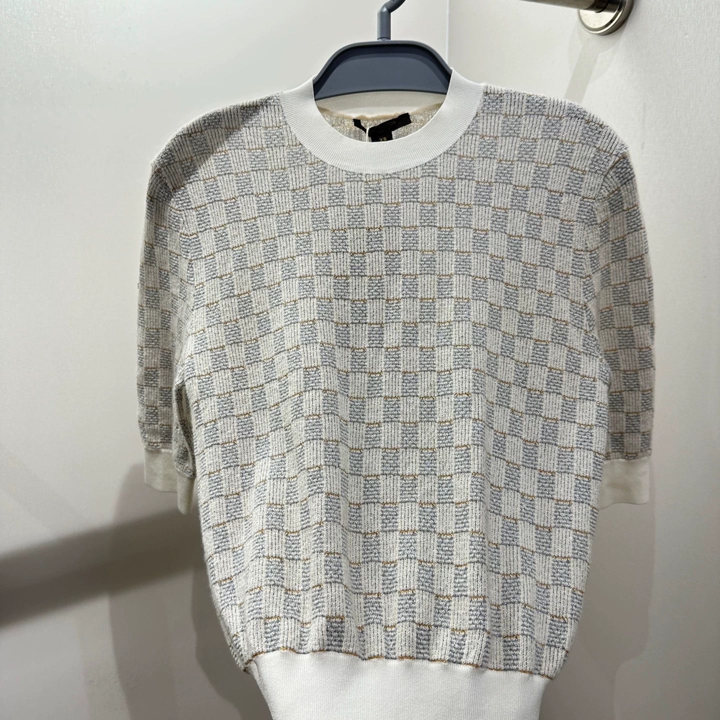 Louis Vuitton LV mar249 Damier Gold Cashmere Short-Sleeve XS Size XS / US 0-2 / IT 36-38 - 6 Thumbnail