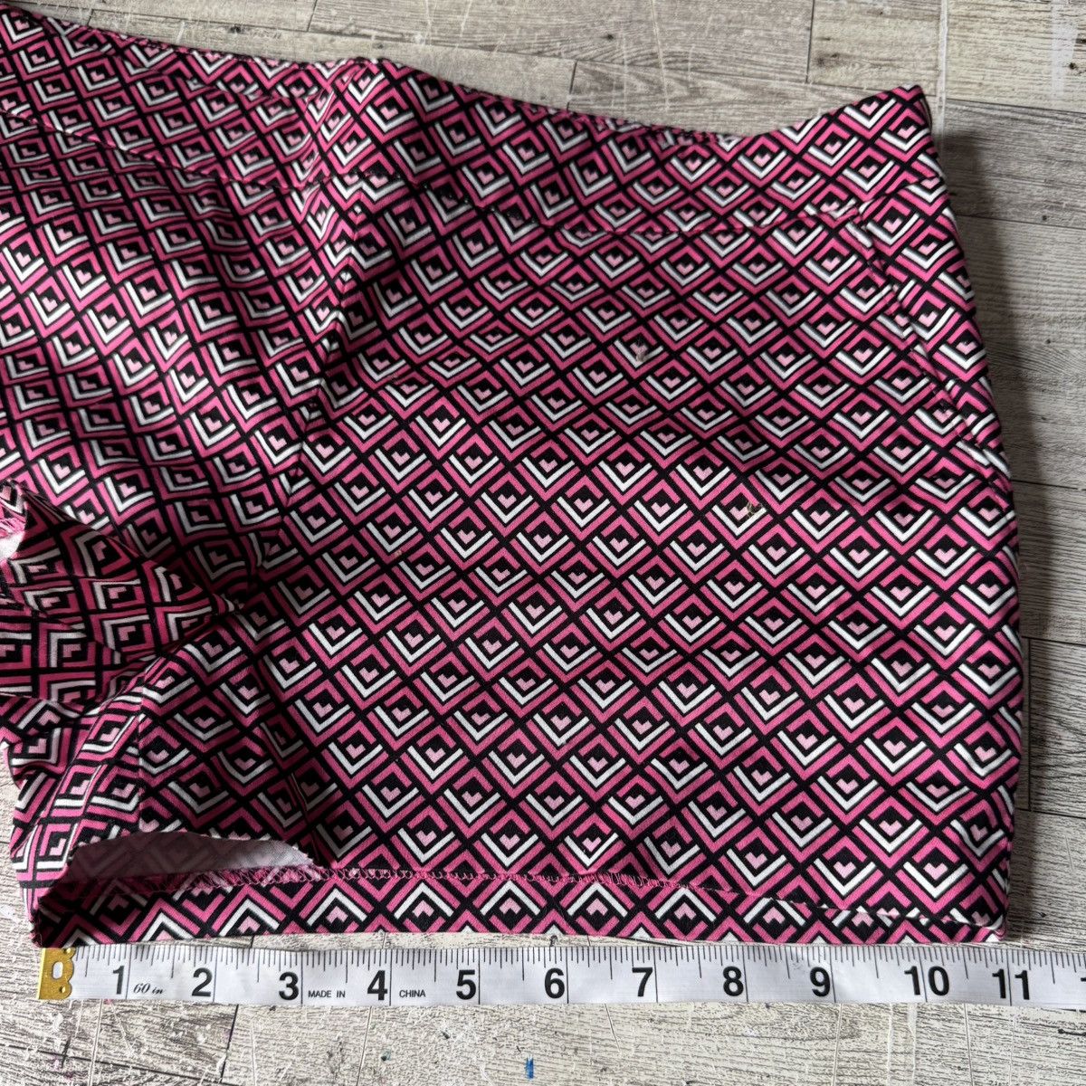 Express Express, Hot Pink, Chevron Print, Cotton Mini Dress Shorts Size 30" / US 8 / IT 44 - 10 Thumbnail