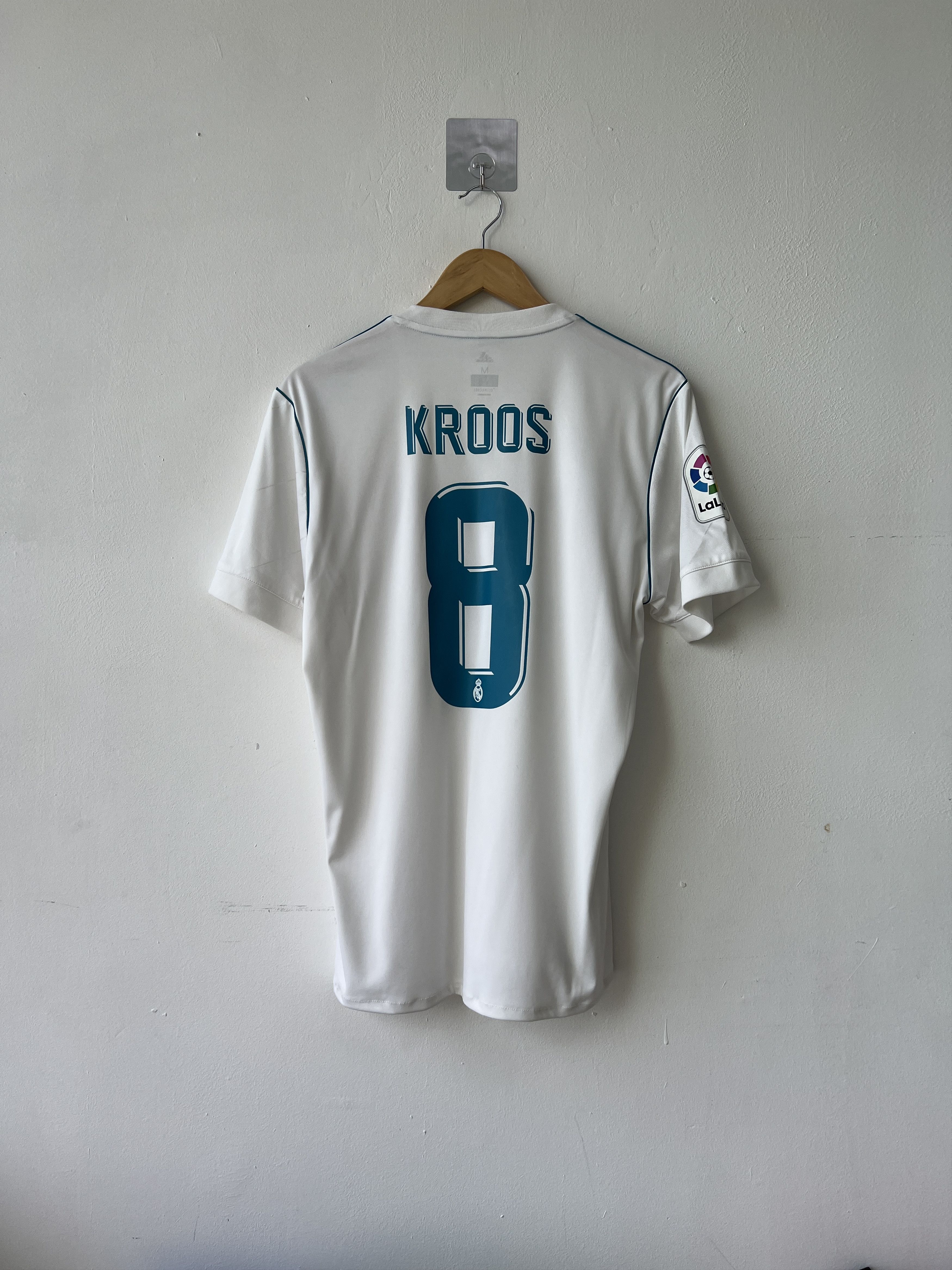 Adidas (M) Real Madrid 2017-18 Home Kit Kroos #8 Size US M / EU 48-50 / 2 - 1 Thumbnail