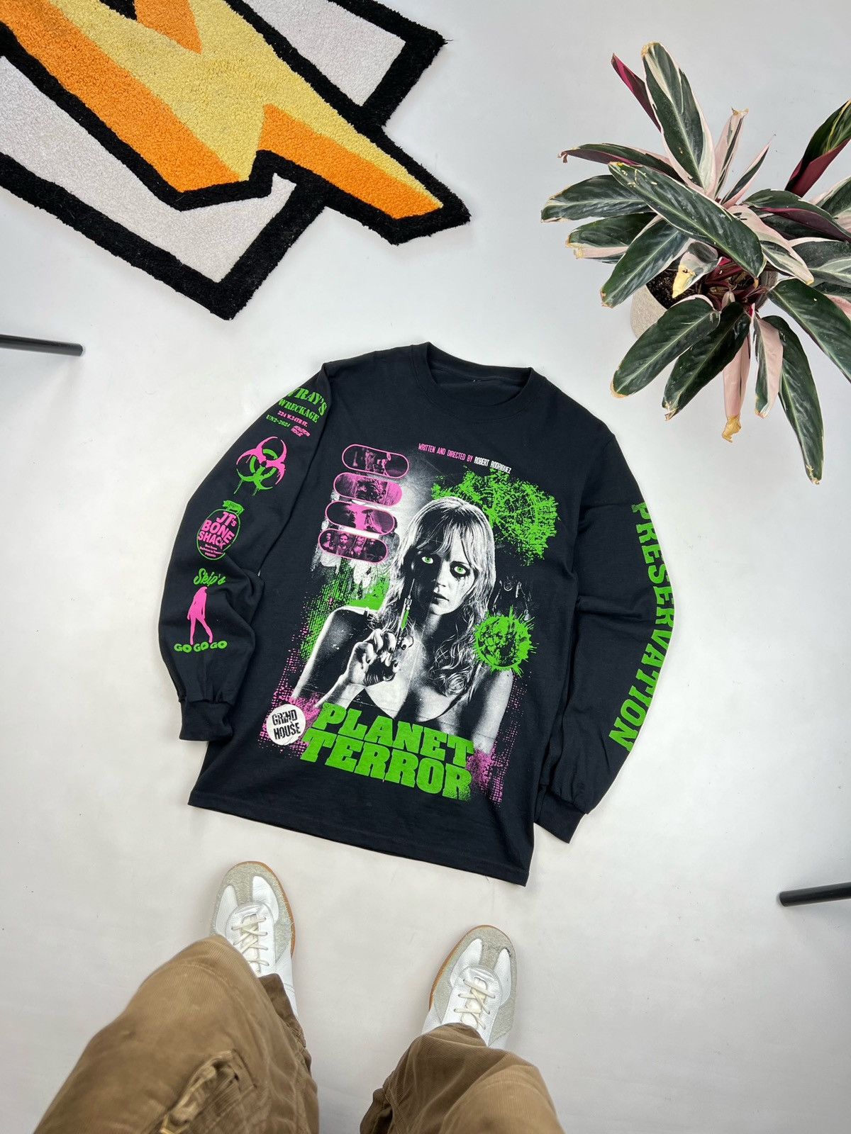 Vintage Planet Terror Tee longsleeve movie sexy girls nude women Size US M / EU 48-50 / 2 - 3 Thumbnail