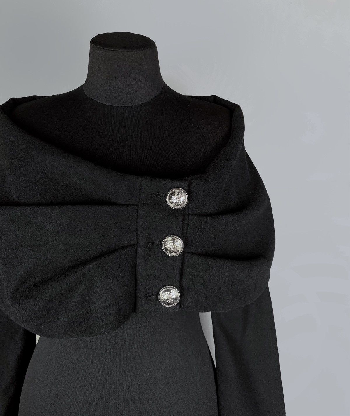 Alexander McQueen Vintage Alexander Mcqueen Women’s Gothic Cape Jacket Size L Size L / US 10 / IT 46 - 9 Thumbnail