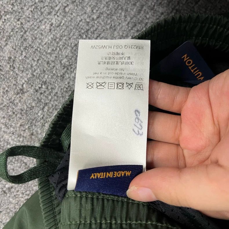 Louis Vuitton Louis Vuitton size l Green Embossed Solid Loose Straight Le Size US 28 / EU 44 - 5 Thumbnail