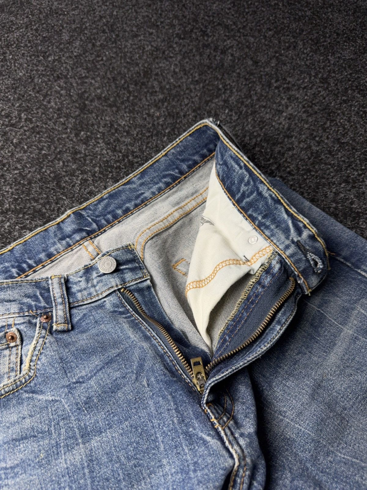 Levi's Retro Levi’s 501 Original Fit Distressed Light Wash Jeans Size US 31 - 8 Thumbnail