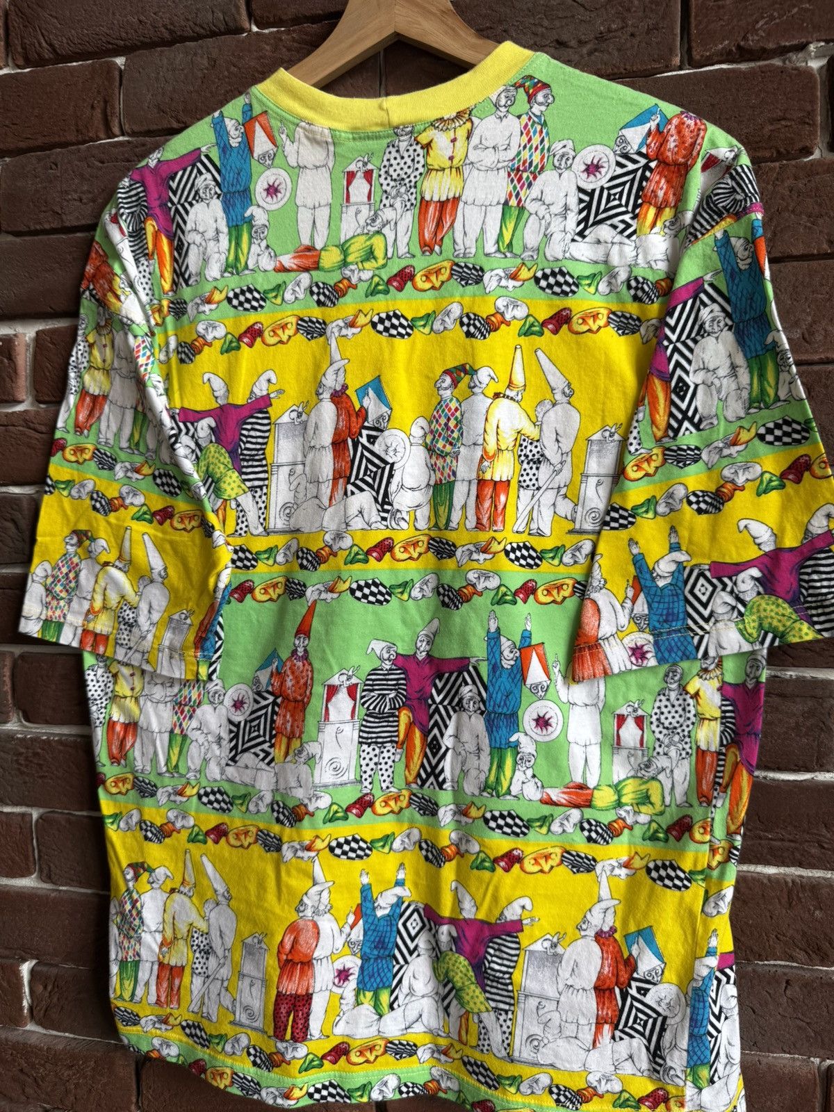 Versace Rare Vintage 90s Versace Circus Garden Archive tee designer Size US L / EU 52-54 / 3 - 10 Thumbnail
