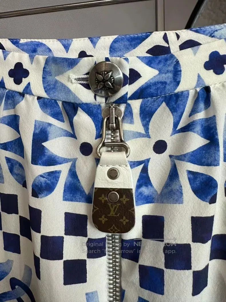 Louis Vuitton Louis Vuitton Silk Pleated Mini Skirt. Size US 36 / EU 52 - 3 Thumbnail