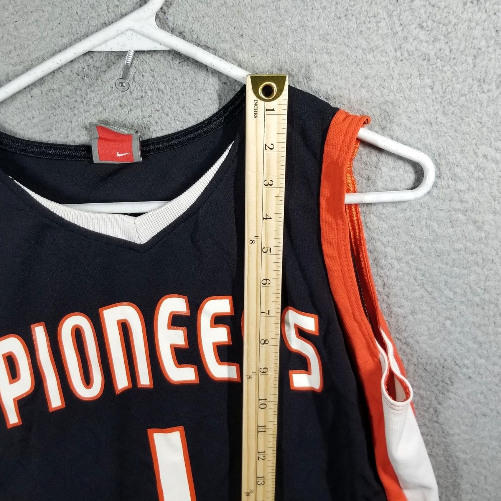 Nike VINTAGE Nike Team Pioneers Basketball Jersey Men M Tank Sleeveless V-Neck Pullover Graphic Print USA Oregon Sweat-Reduced Size US M / EU 48-50 / 2 - 5 Thumbnail