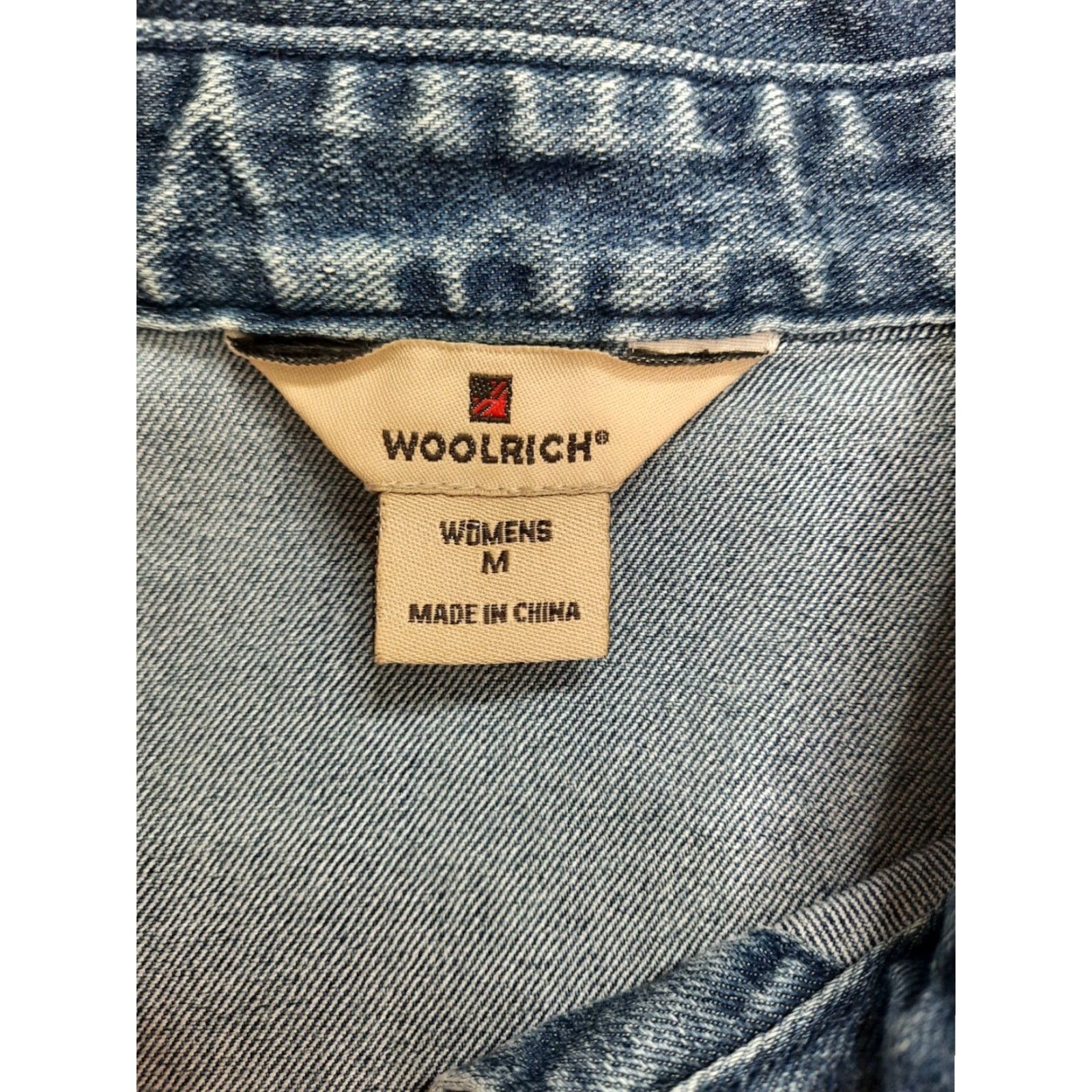 Vintage Woolrich Button-Up Shirt Denim Blue Pockets Collared Snaps Women M Classic Woolrich Denim Button-Up Shirt Size M / US 6-8 / IT 42-44 - 4 Thumbnail