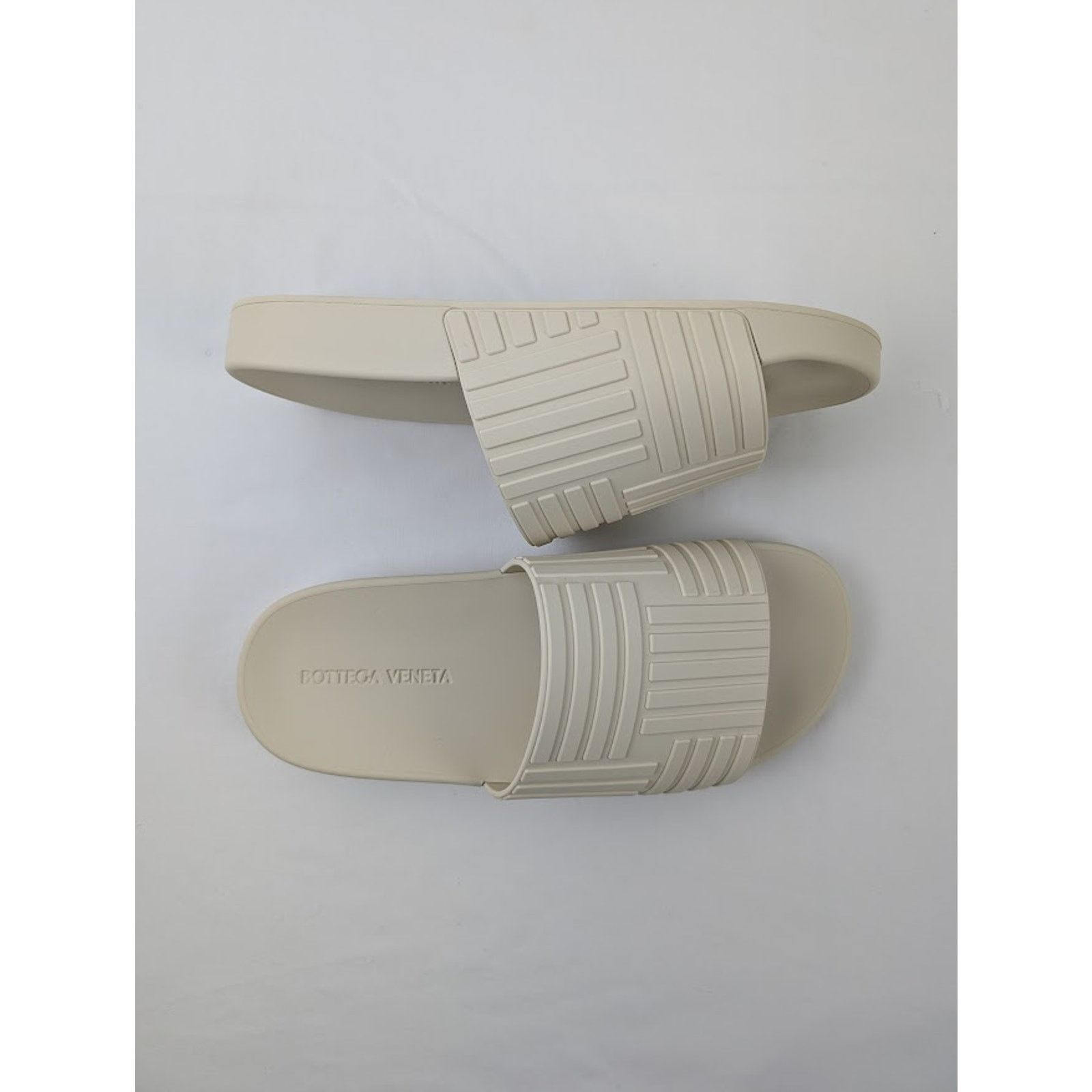 Bottega Veneta o1rshd1 Rubber Carpet Slider Sandal in Sea Salt Size US 12 / EU 45 - 10 Thumbnail