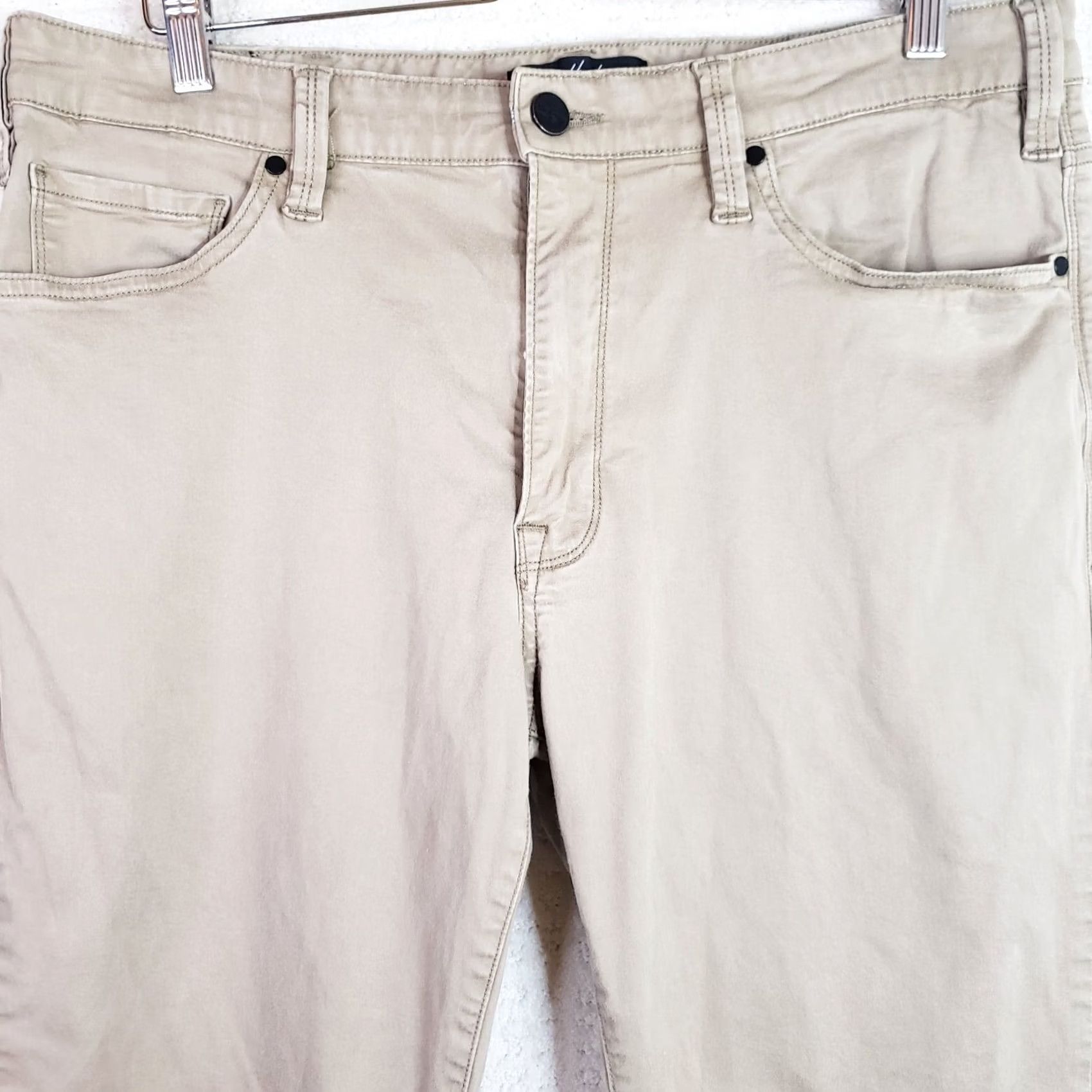 Vintage 34 Heritage Charisma Pants Mens 38x32 Beige Chino 5-Pocket Mid Rise Straight Front Jeans Style Logo Buttons Belt Loops Casual Comfort Vintage No N/A Size US 38 / EU 54 - 3 Thumbnail